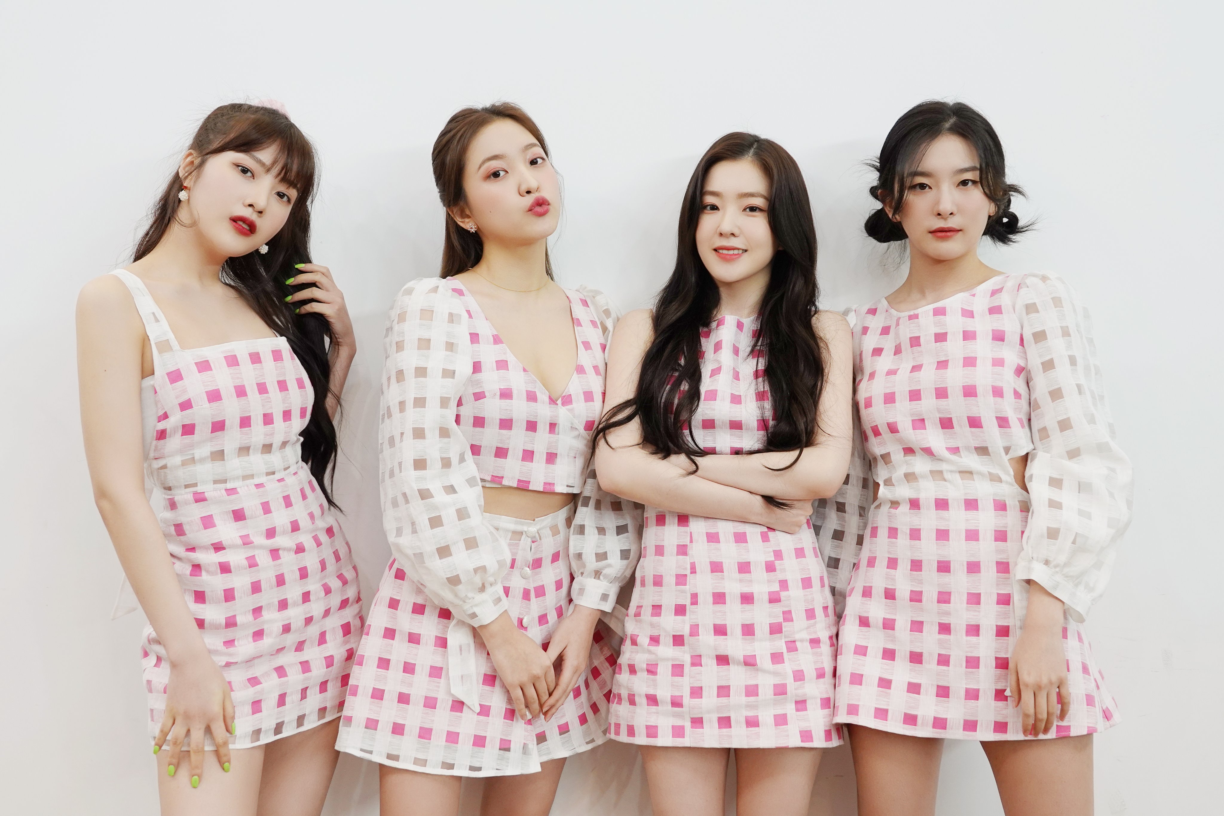 Red Velvet x Paris99 Collaboration (The Reve Festival Day 2 Checkered