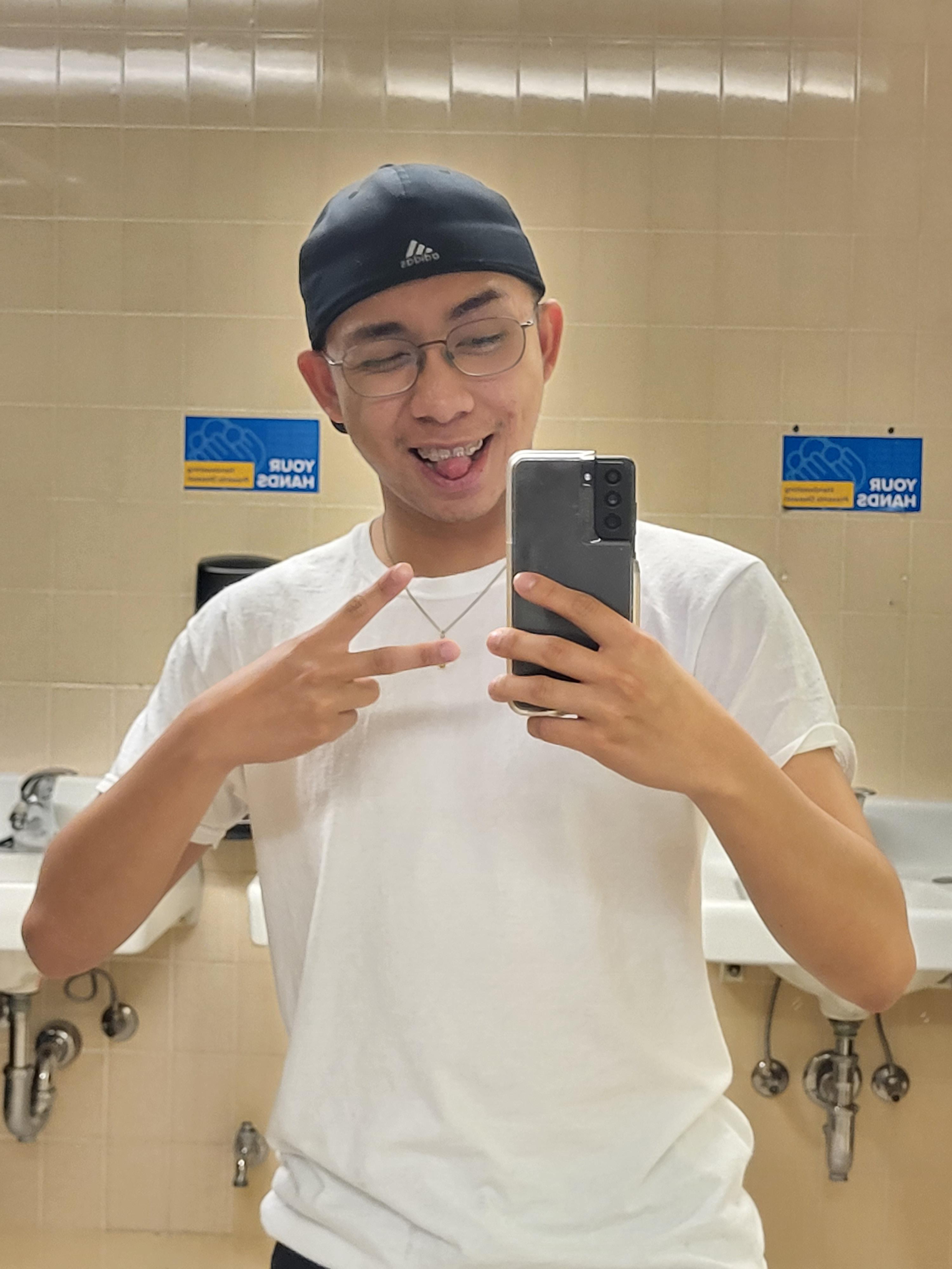 The reason why I took so long in the bathroom r/gaysian