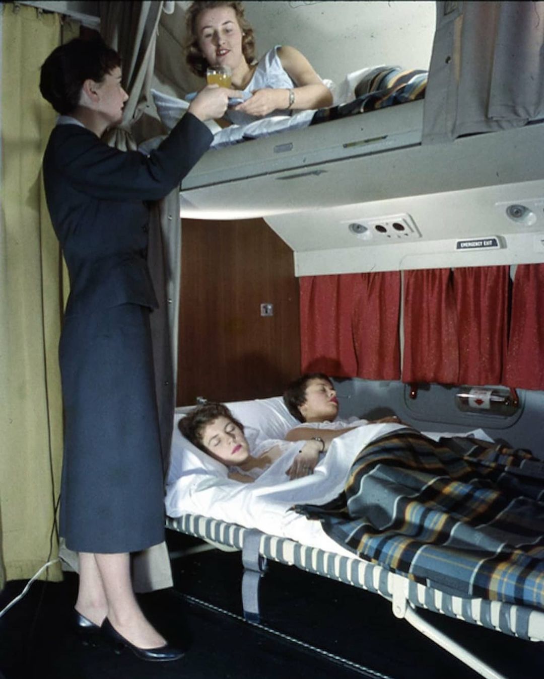 Bunk beds on a plane, 1960s. r/TheWayWeWere