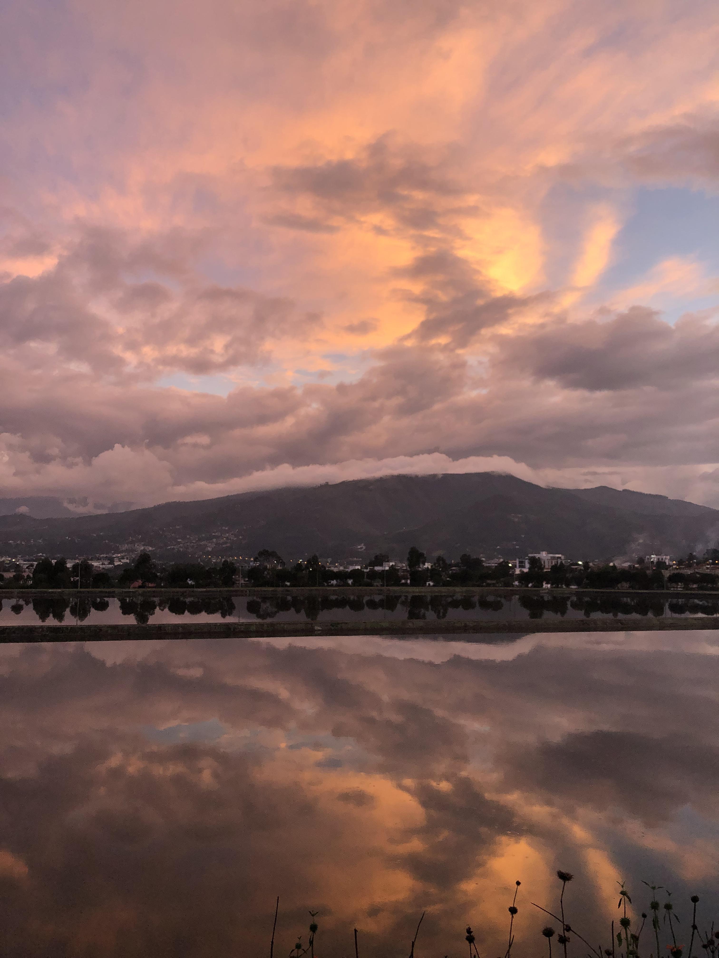 An equatorial sunset in Quito. r/SkyPorn