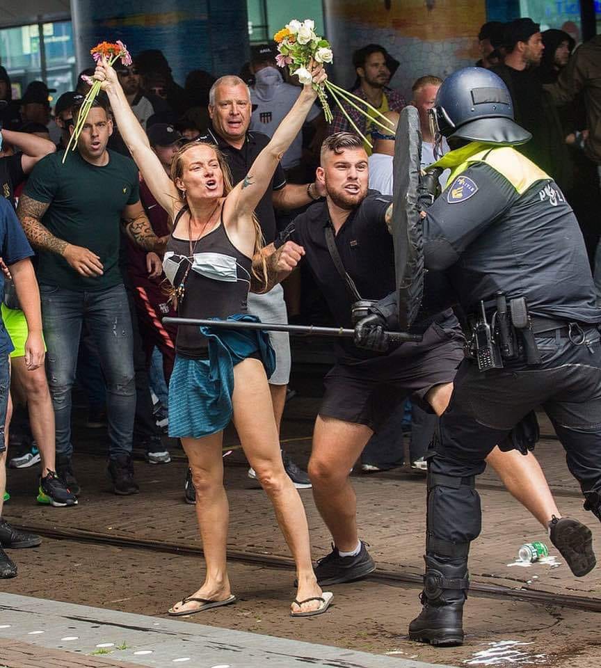 check out the anguished infants trapped in them there legs! babiestrappedinknees