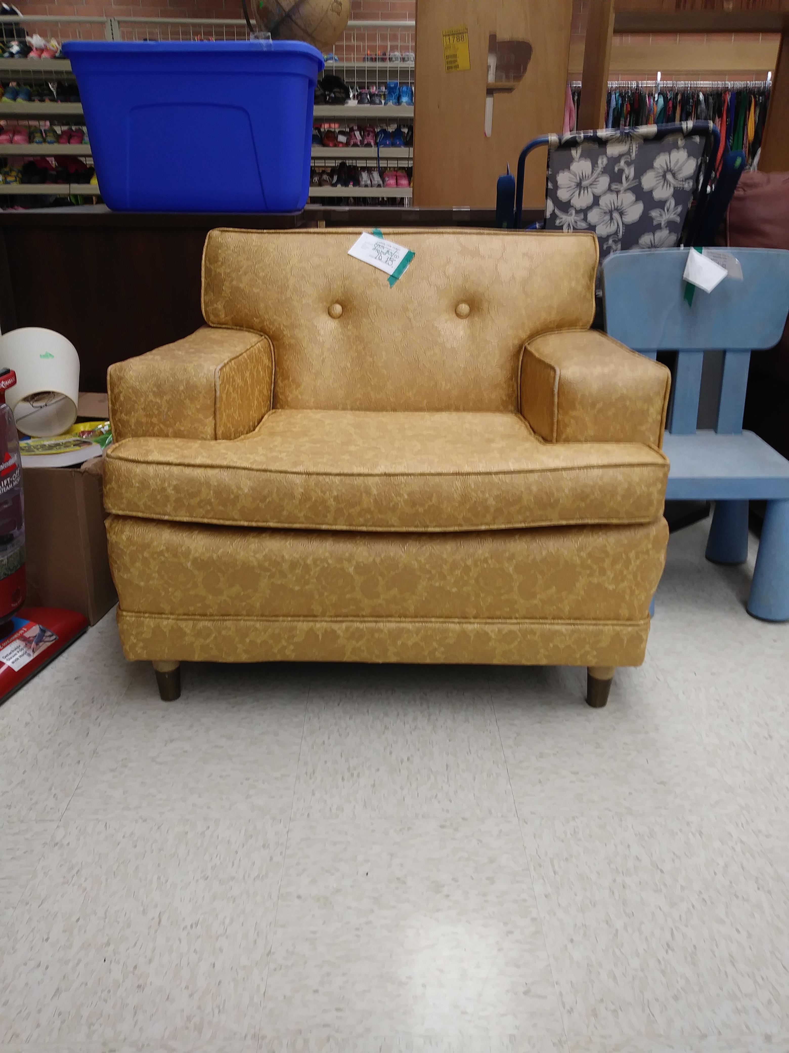 Found this almost mint vinyl lounge chair for 10 at goodwill! Now to