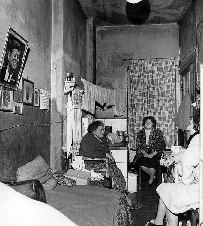 Apartment in West Berlin, Germany. 1960s. [677x754] r/HistoryPorn