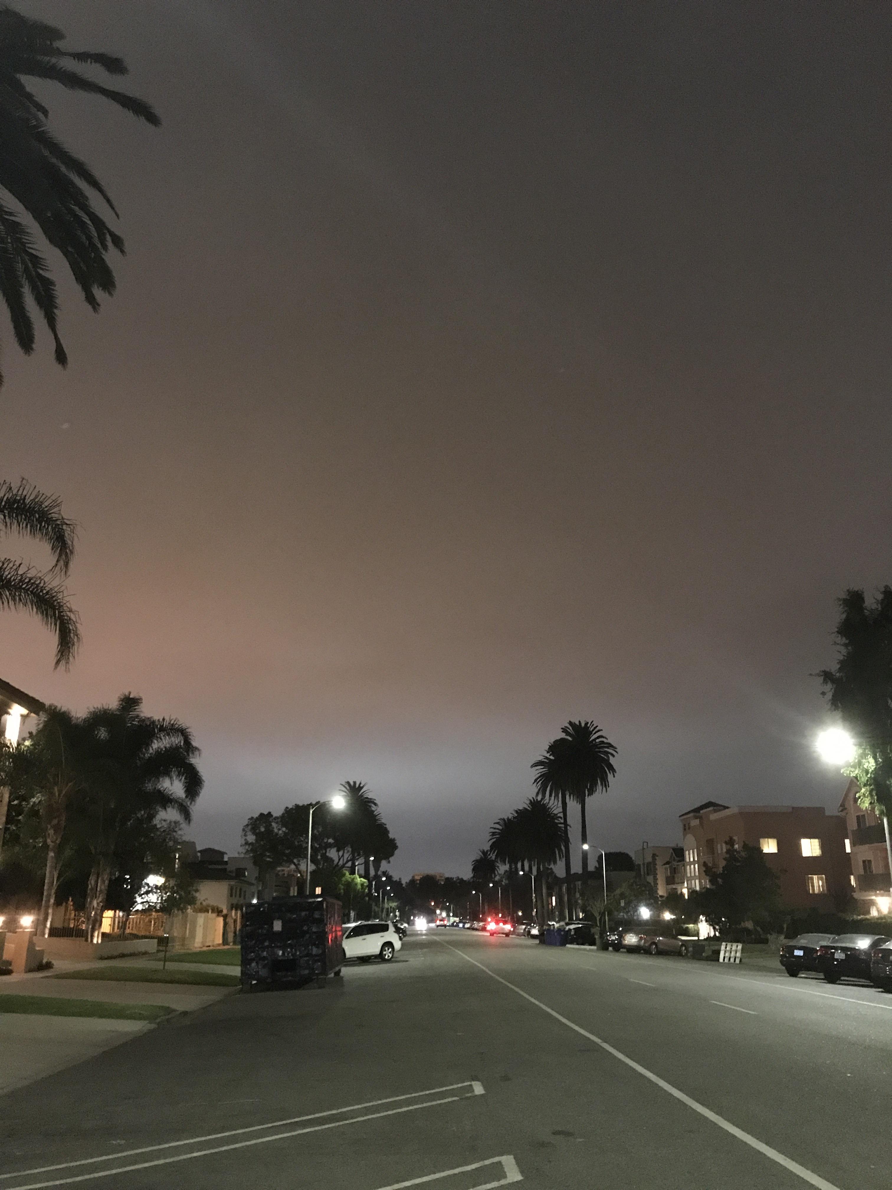 Beautiful Sky last night in South Central LA. r/LosAngeles