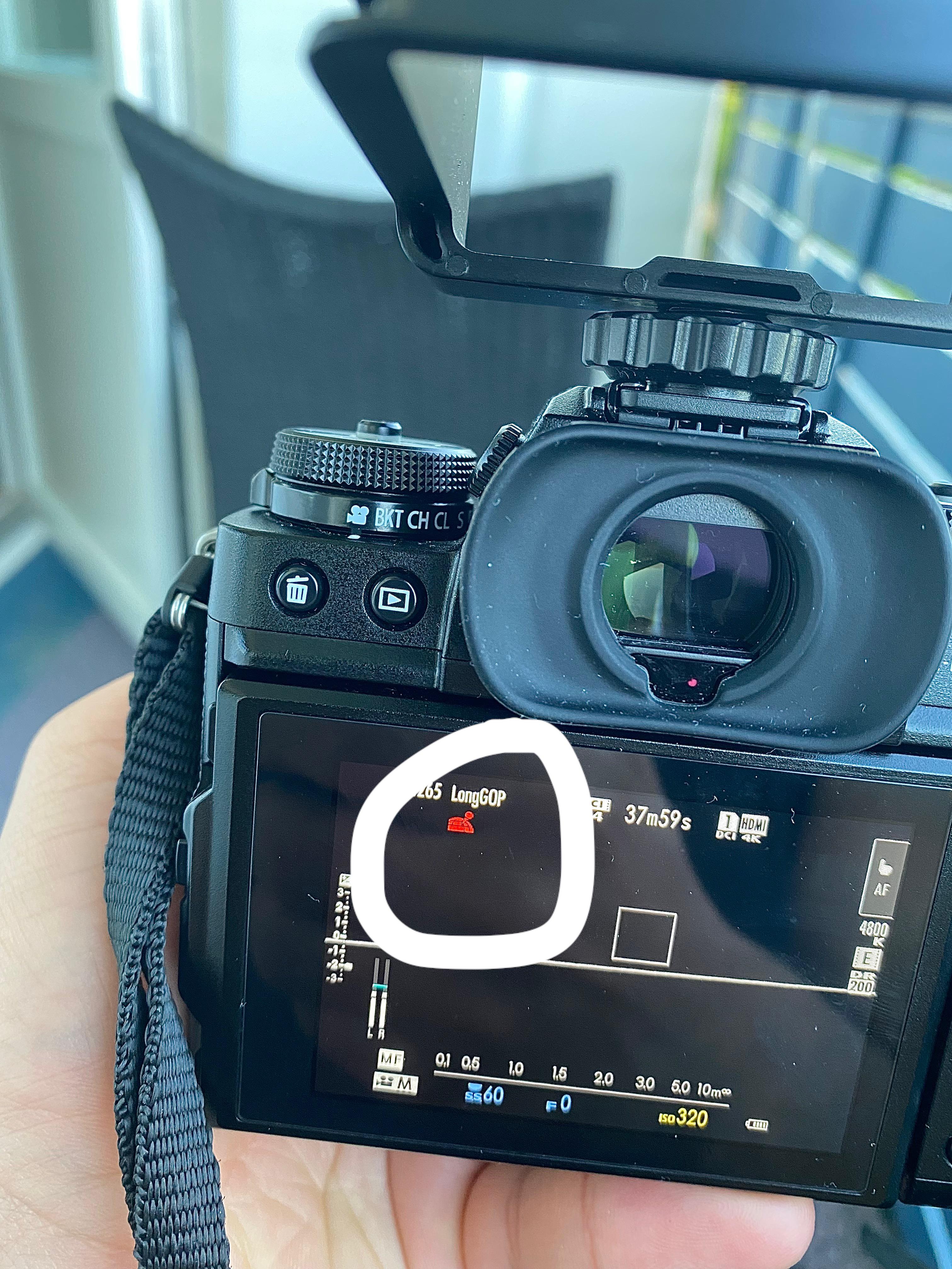 Does anybody know what this red thing is? It keeps blinking on the lcd r/fujifilm