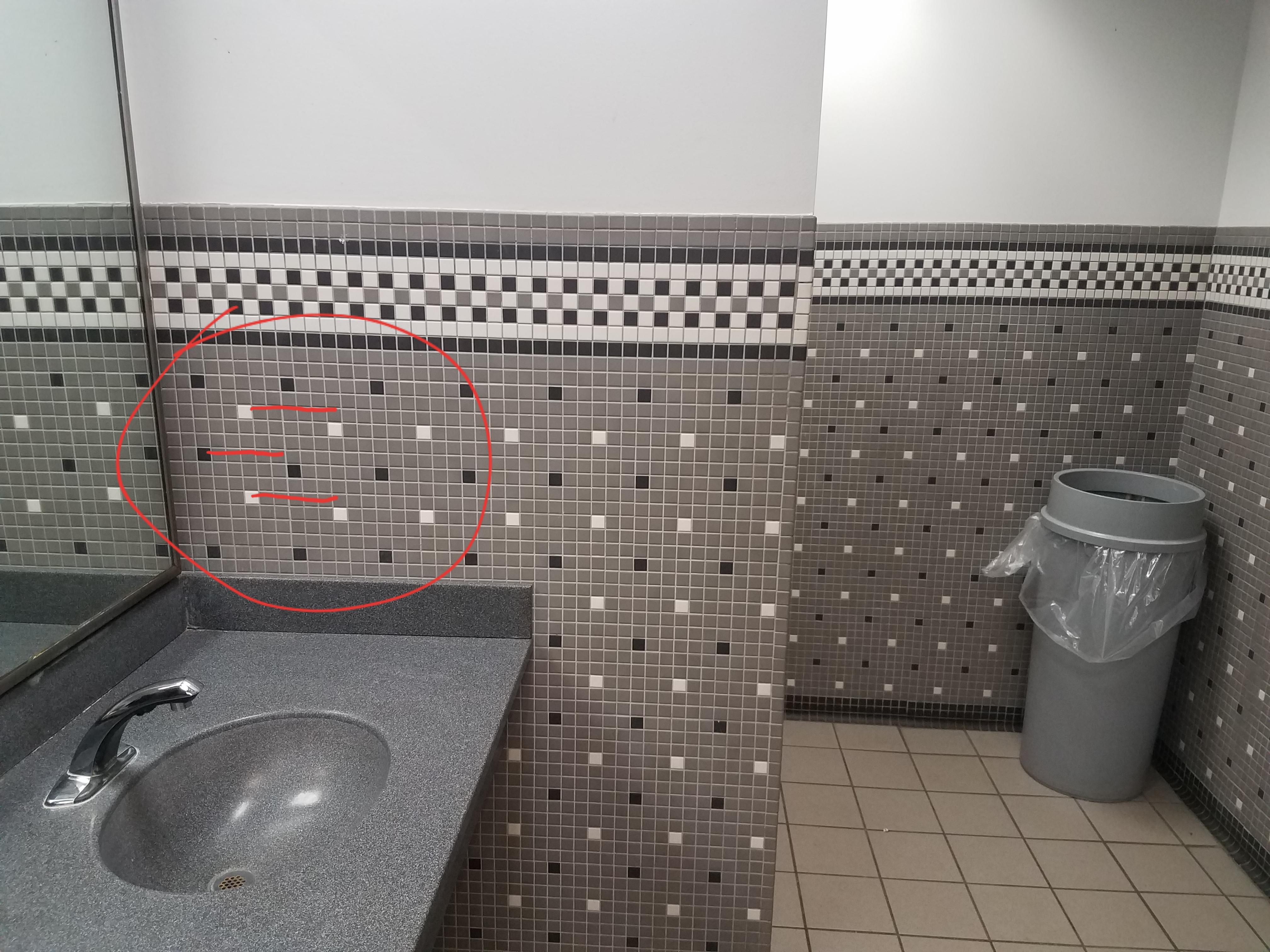 3 tiles dont line up r/mildlyinfuriating