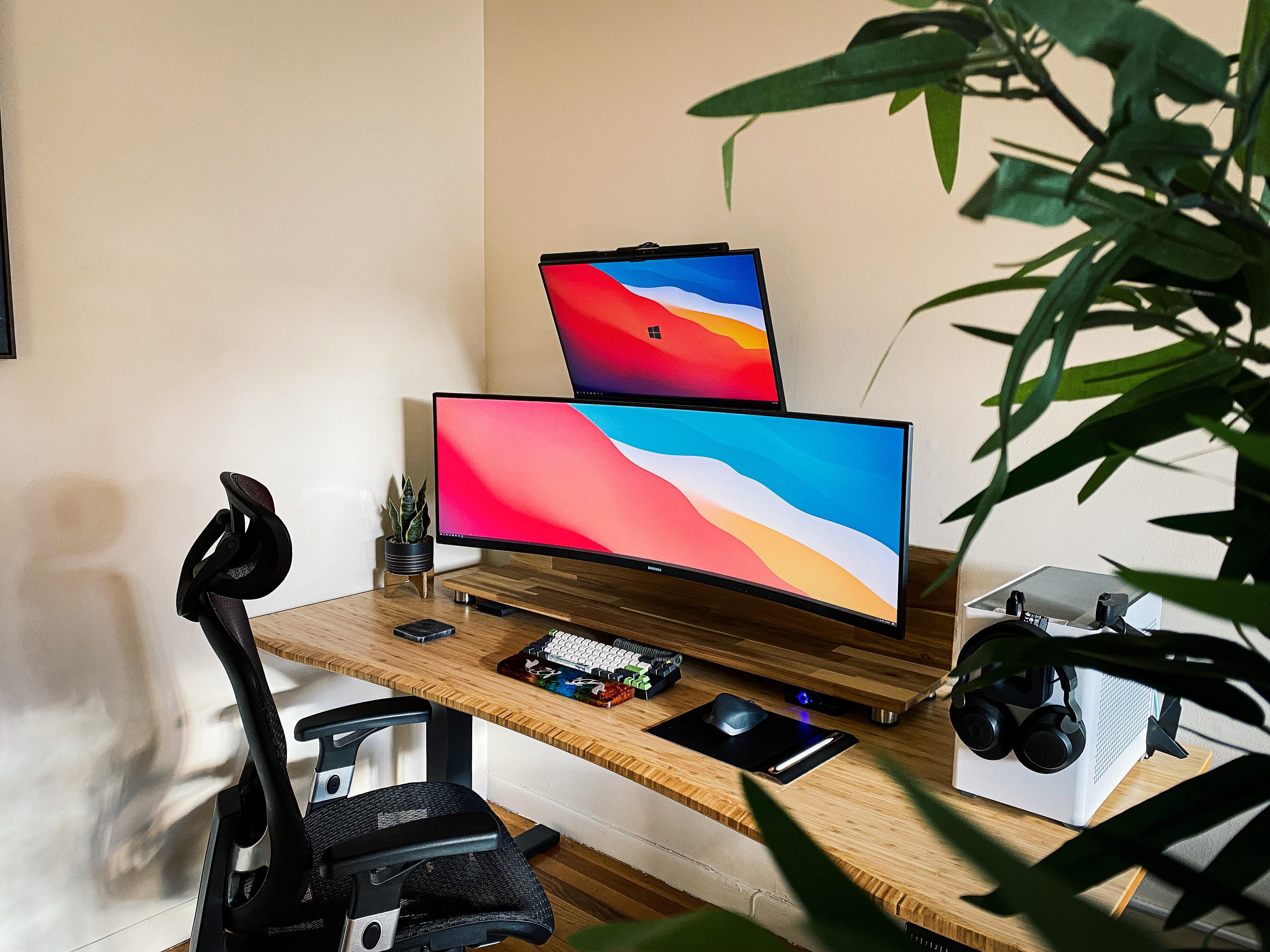 Here’s my Uplift Bamboo curve 70x30 countertop r/StandingDesk