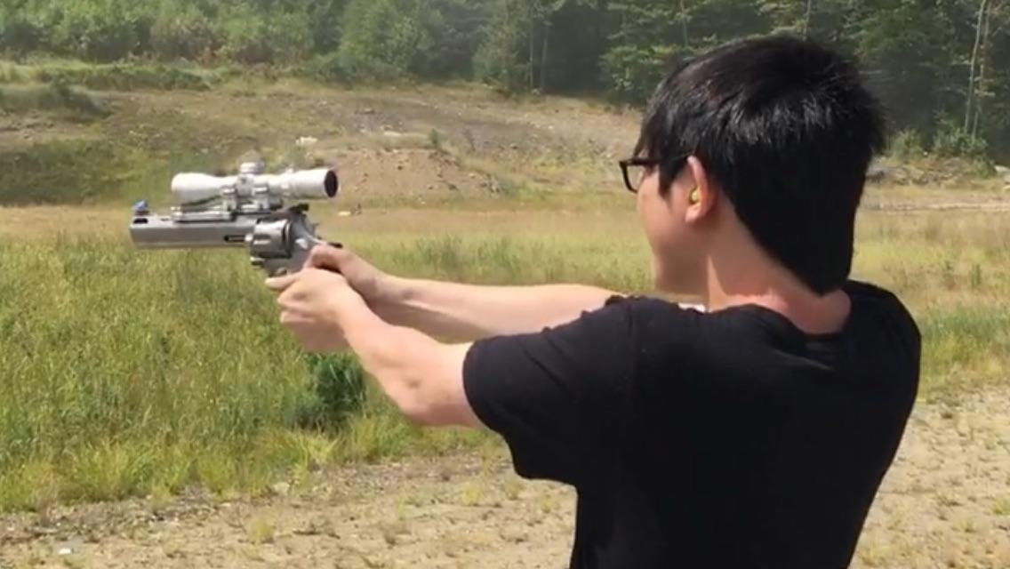 Shooting my favorite BF4 sidearm setup r/Battlefield