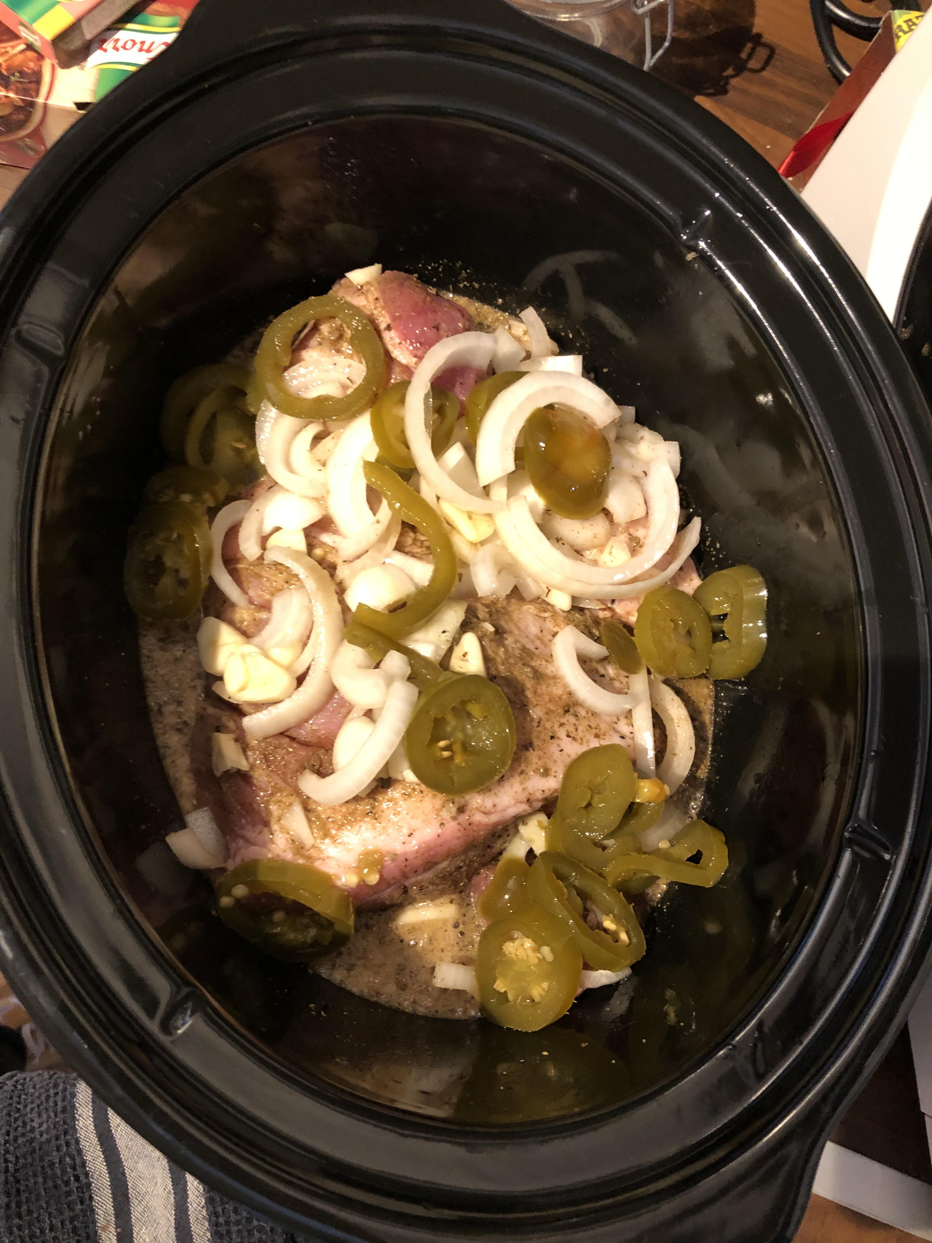 Irn Bru pulled pork ready to go low and slow for 8 hours! r/slowcooking