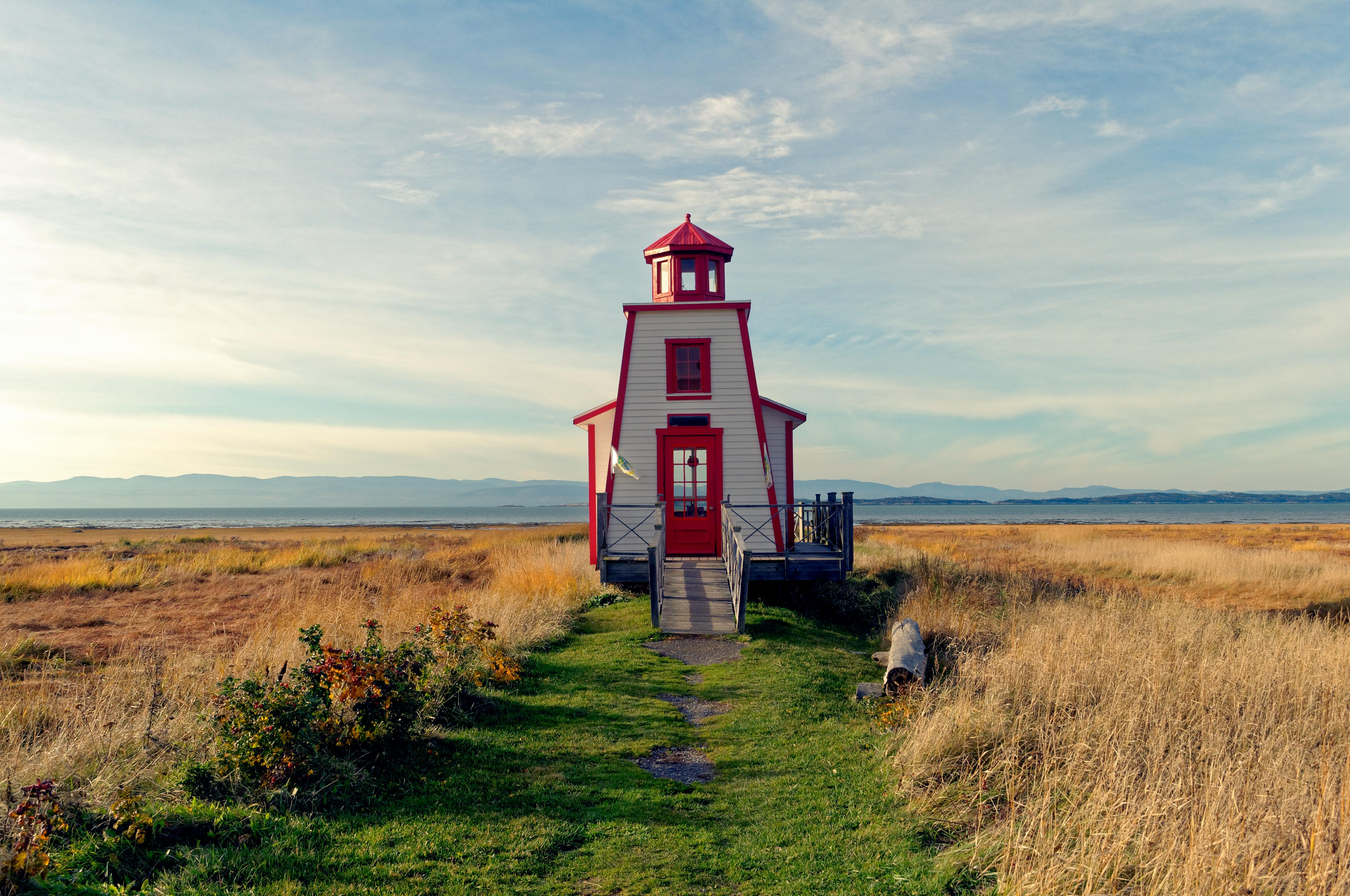 This little lighthouse in Kamouraska, Québec [OC] r/AccidentalWesAnderson