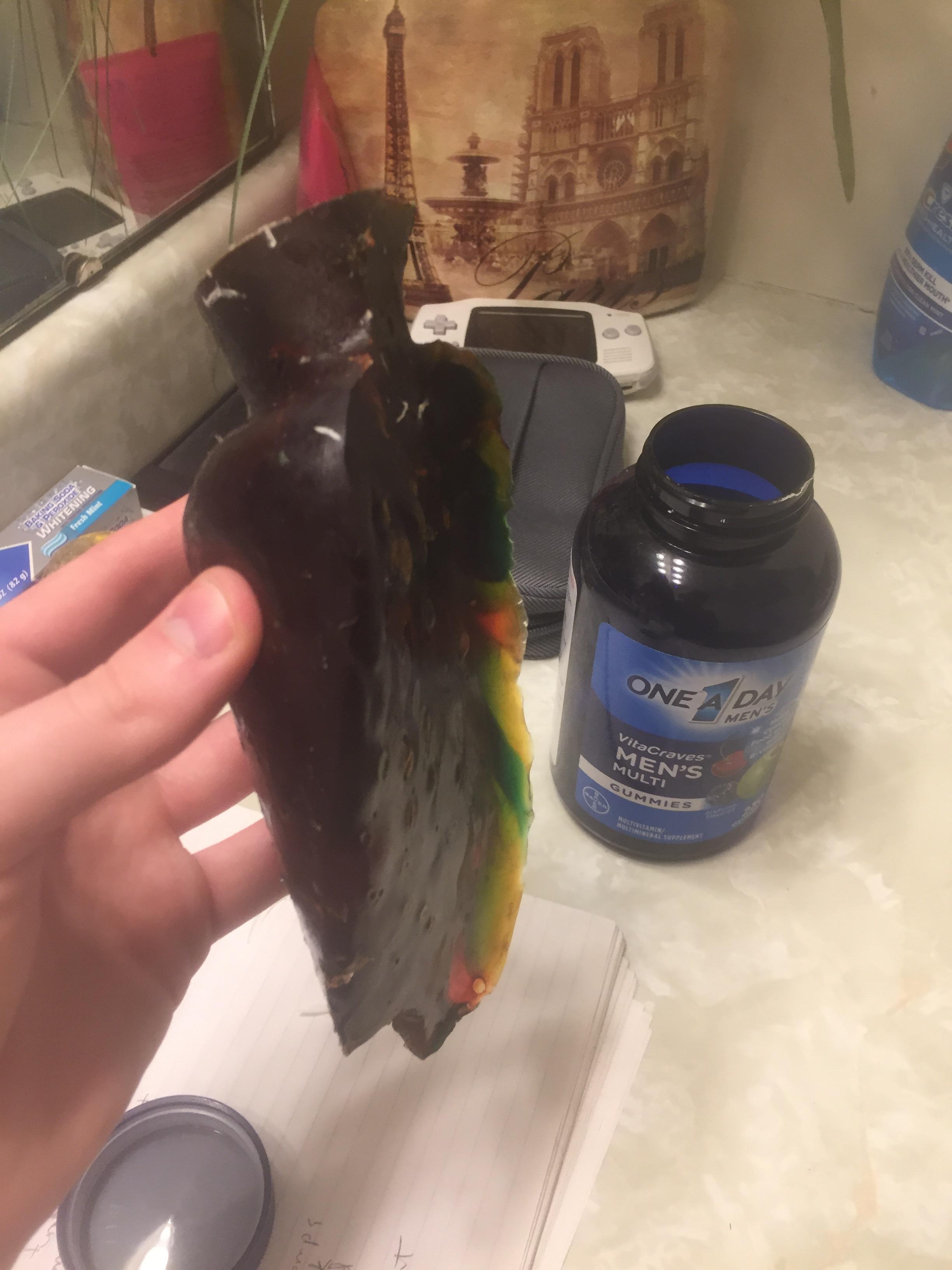 Entire bottle of gummy vitamins fused together r/mildlyinteresting