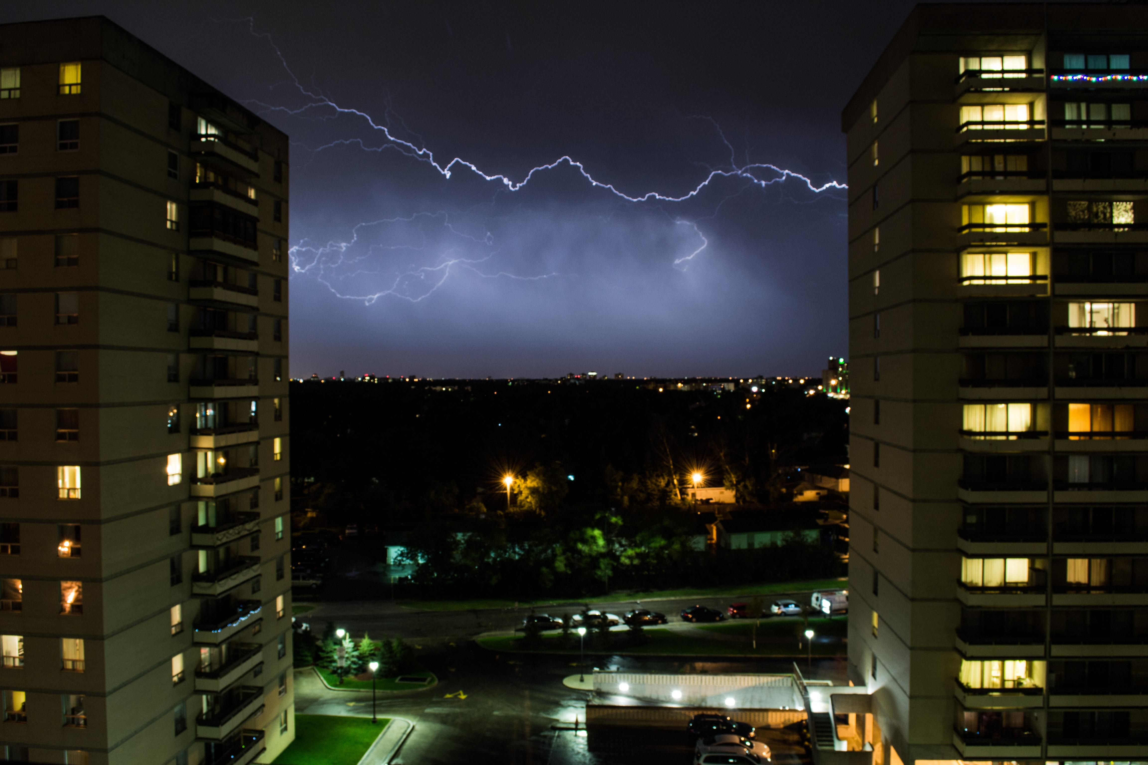 Lightning at Winnipeg, Manitoba [OC] [4608 x 3072] r/SkyPorn