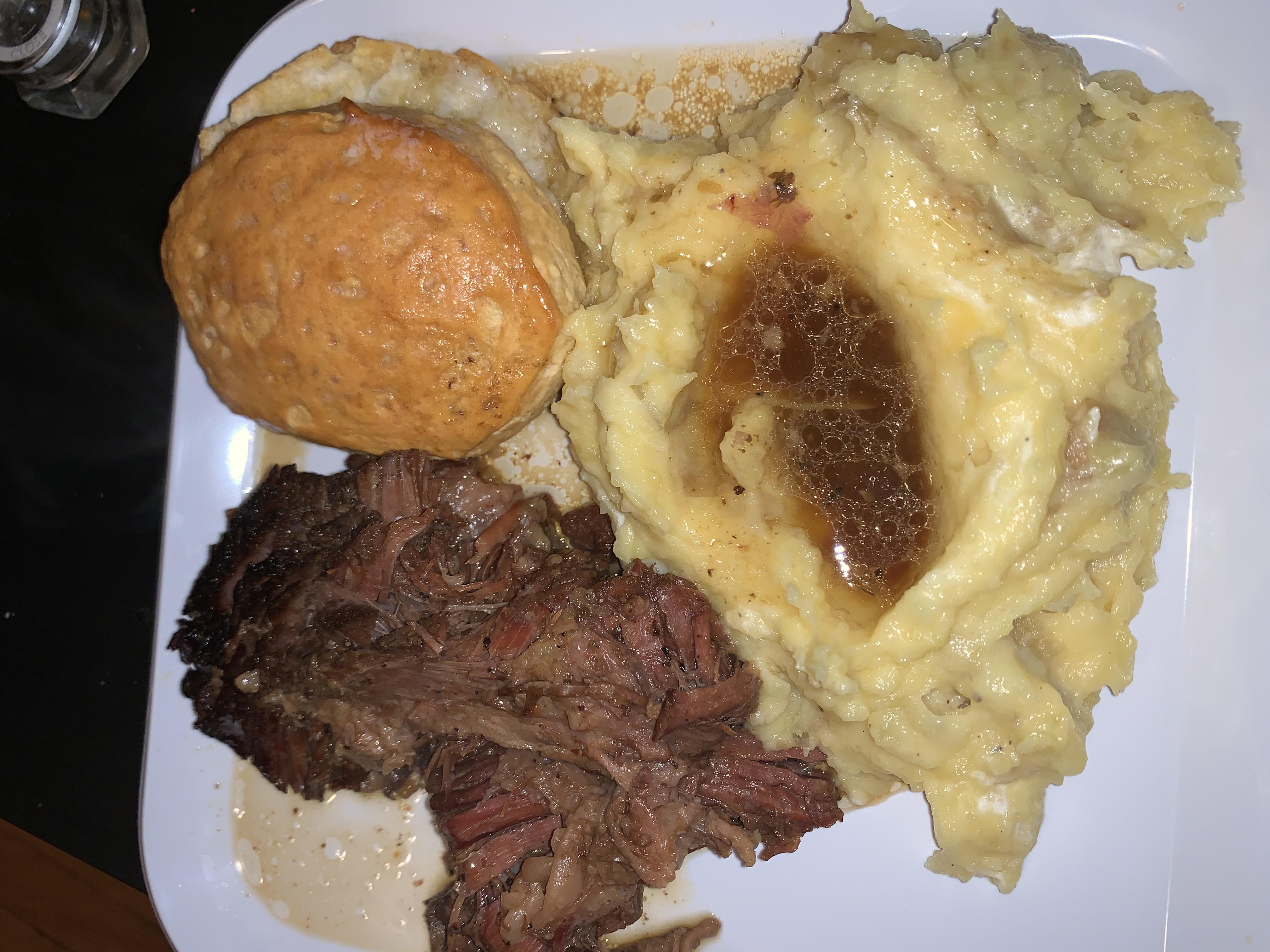 Roast beef, mashed potatoes with gravy and biscuits. r/tonightsdinner