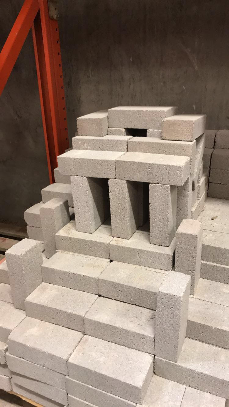 Home Depot cinder block challenge r/mildlyinteresting