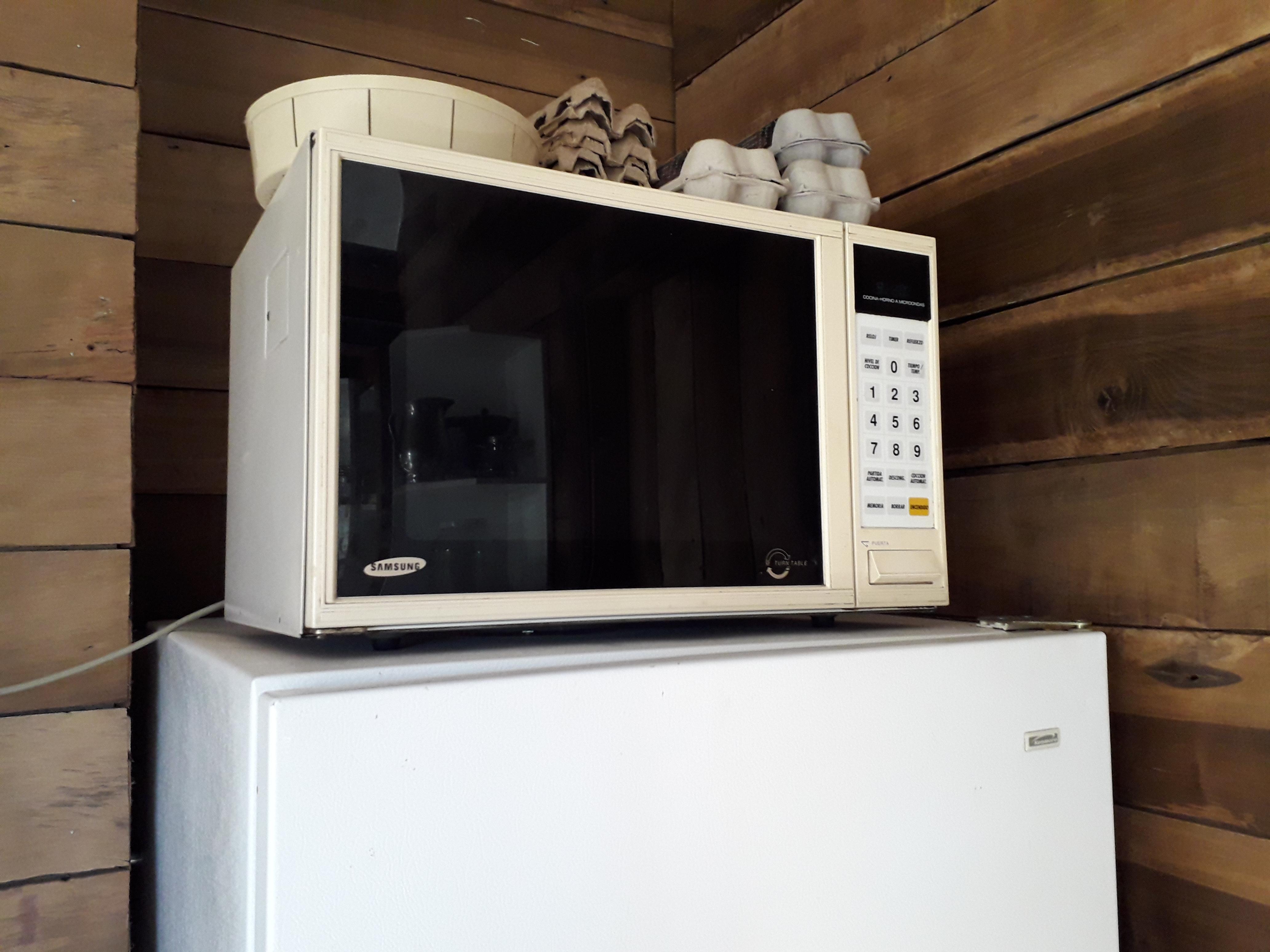 My father bought this Samsung microwave in 1994. Today, 2019 is still