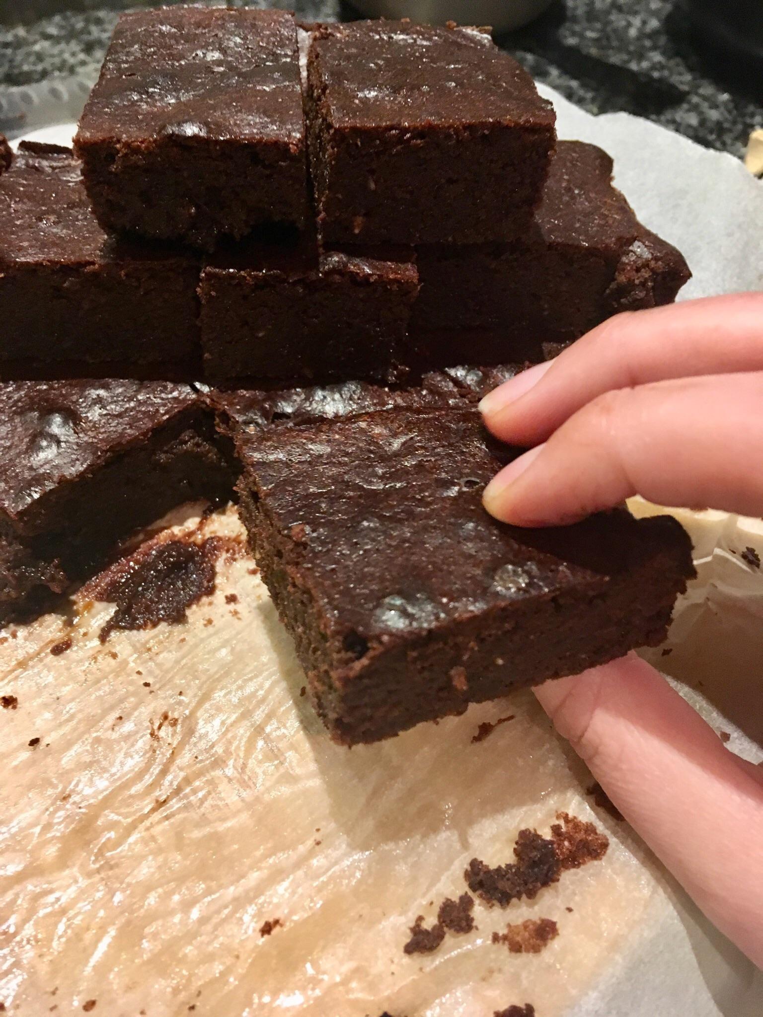 super moist and chocolatey keto brownies (5g of carbs per brownie