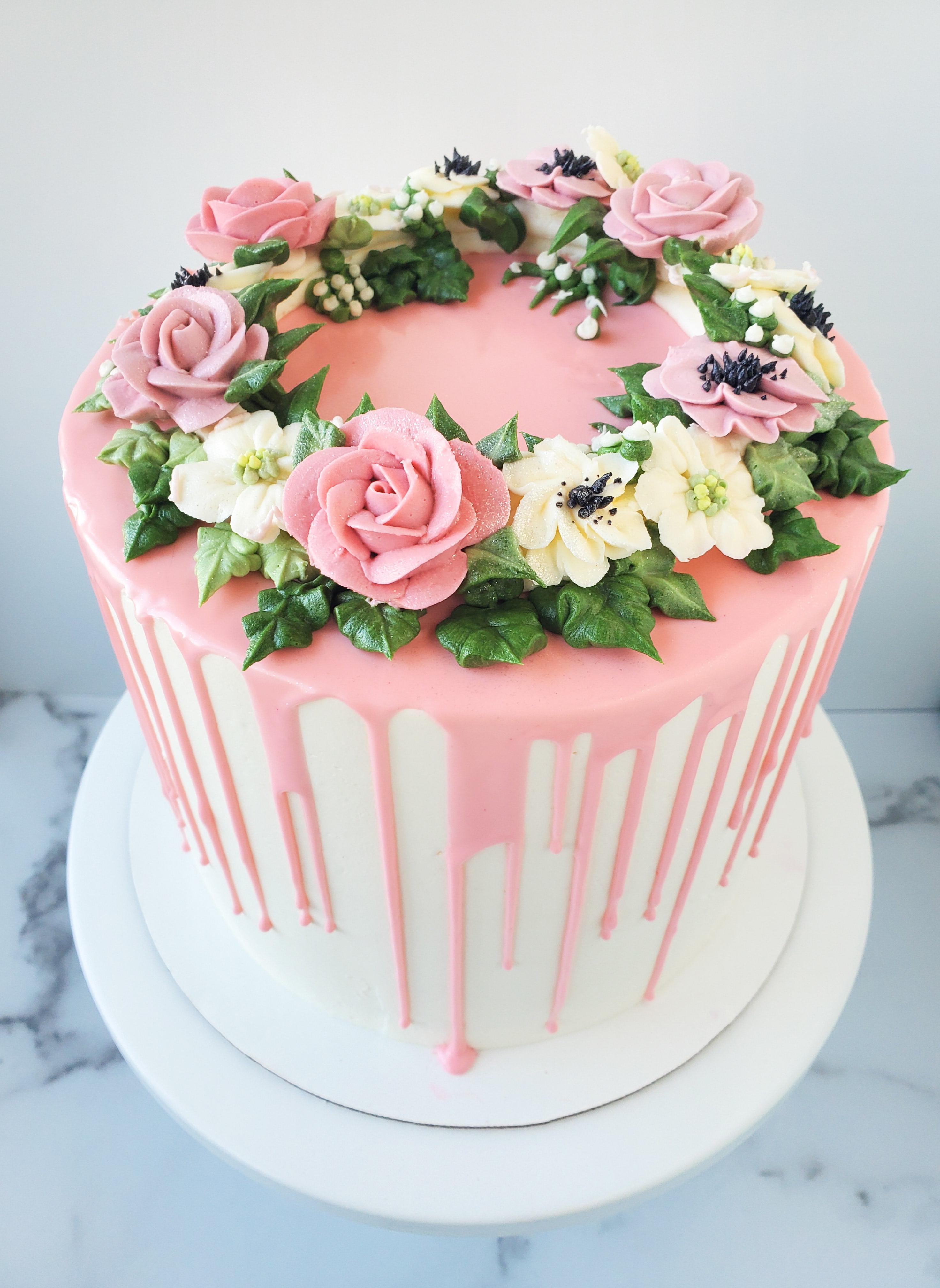 I looooove making floral wreath cakes. r/Baking