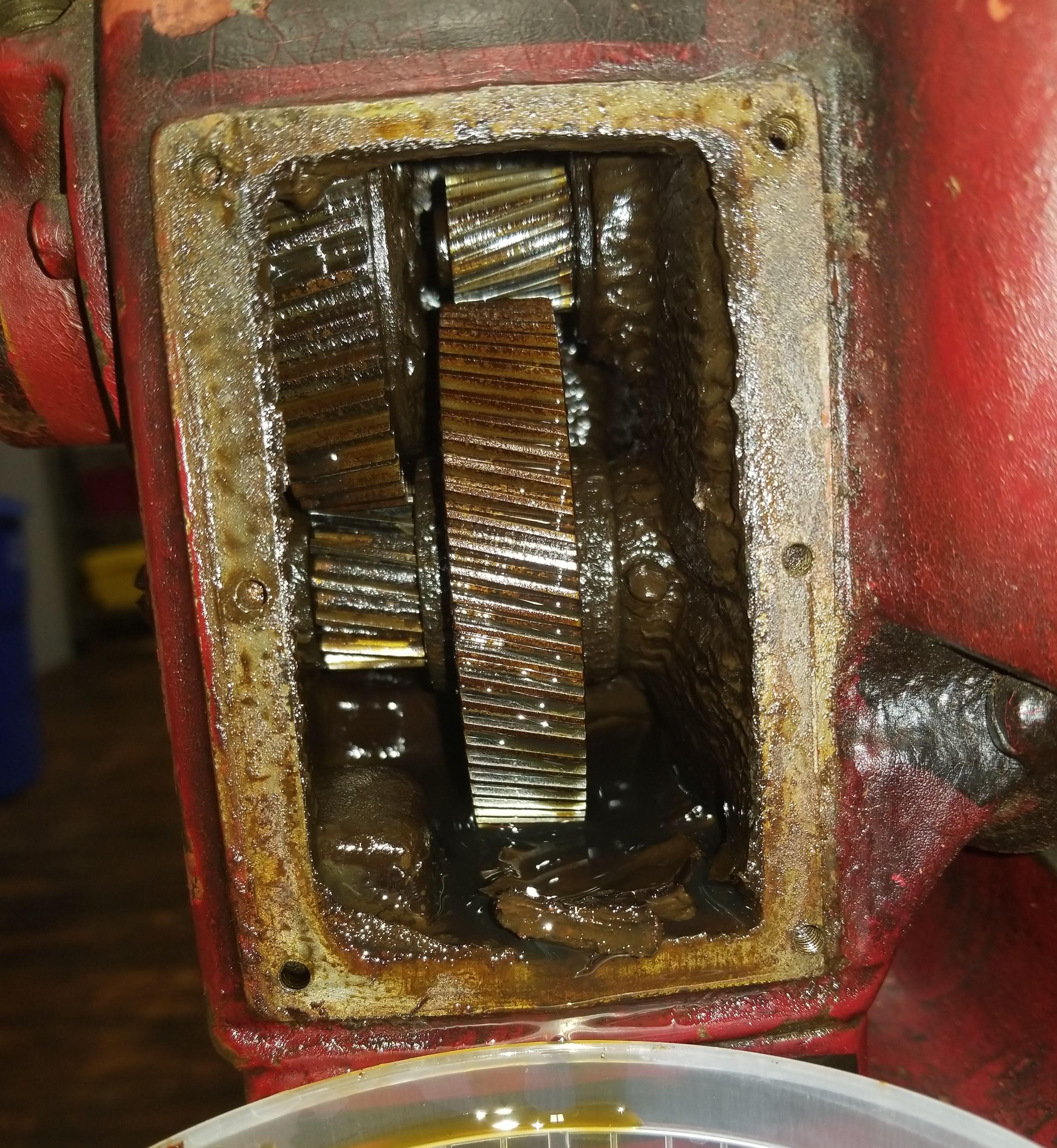 1923 Hobart meat grinder gearbox Almost a century of caked oil sludge. Could actually be worse