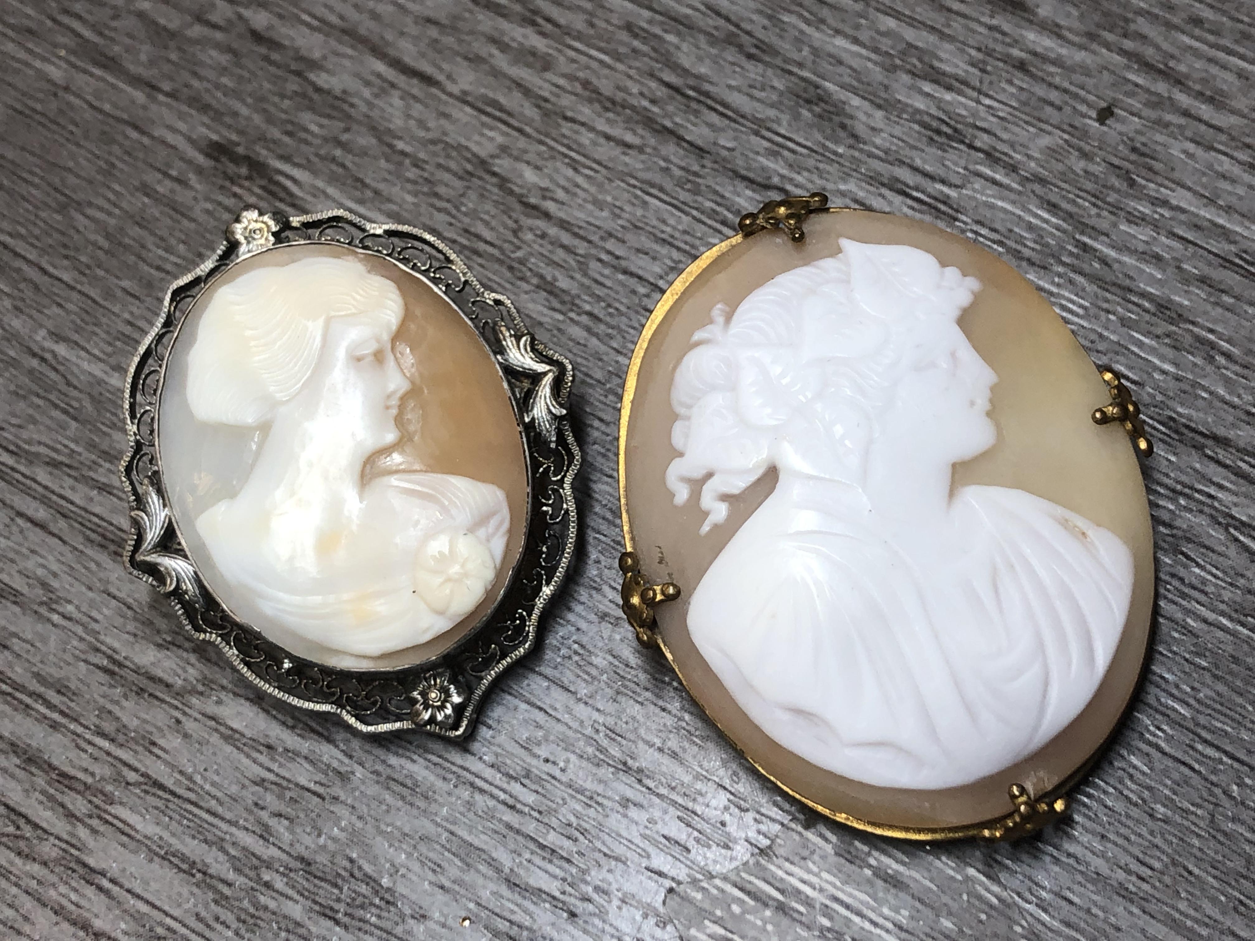 Just some beautiful cameo brooches I found at work today. r/Antiques