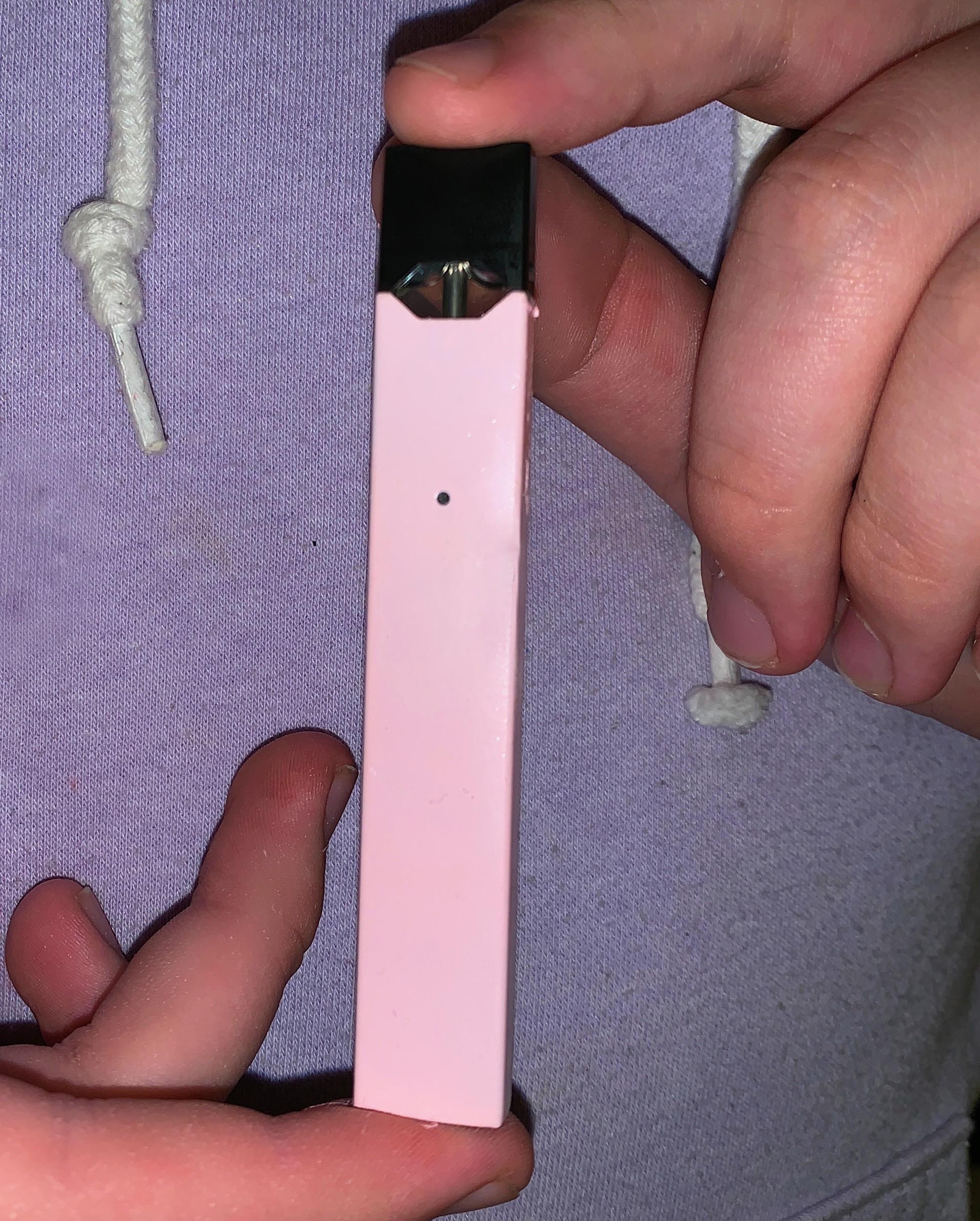 Me and my buddy spray painted a throwaway juul. About to finish with a clear coat! r/juul