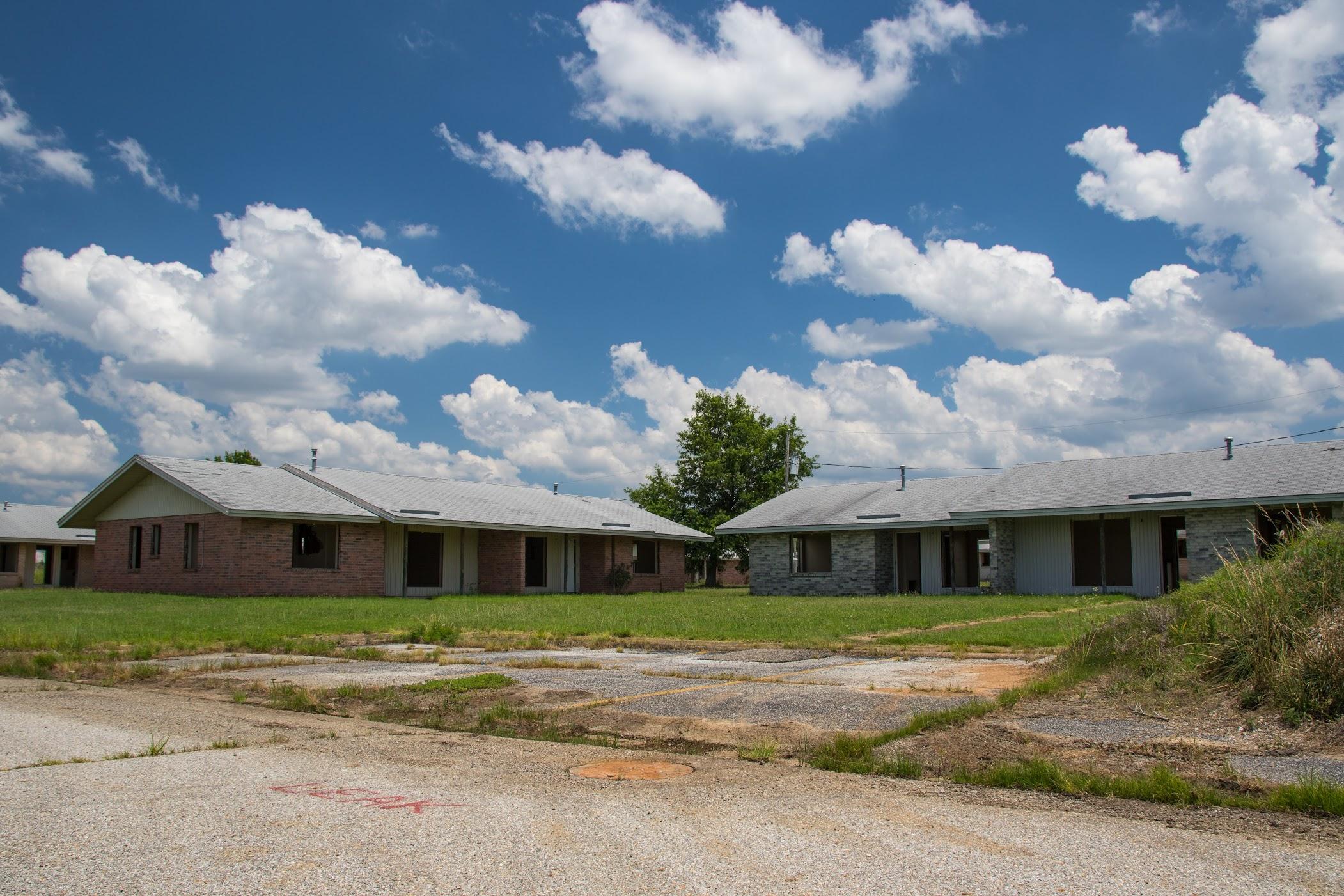 Abandoned houses in Picher, OK [OC] [2102 × 1401] r/AbandonedPorn