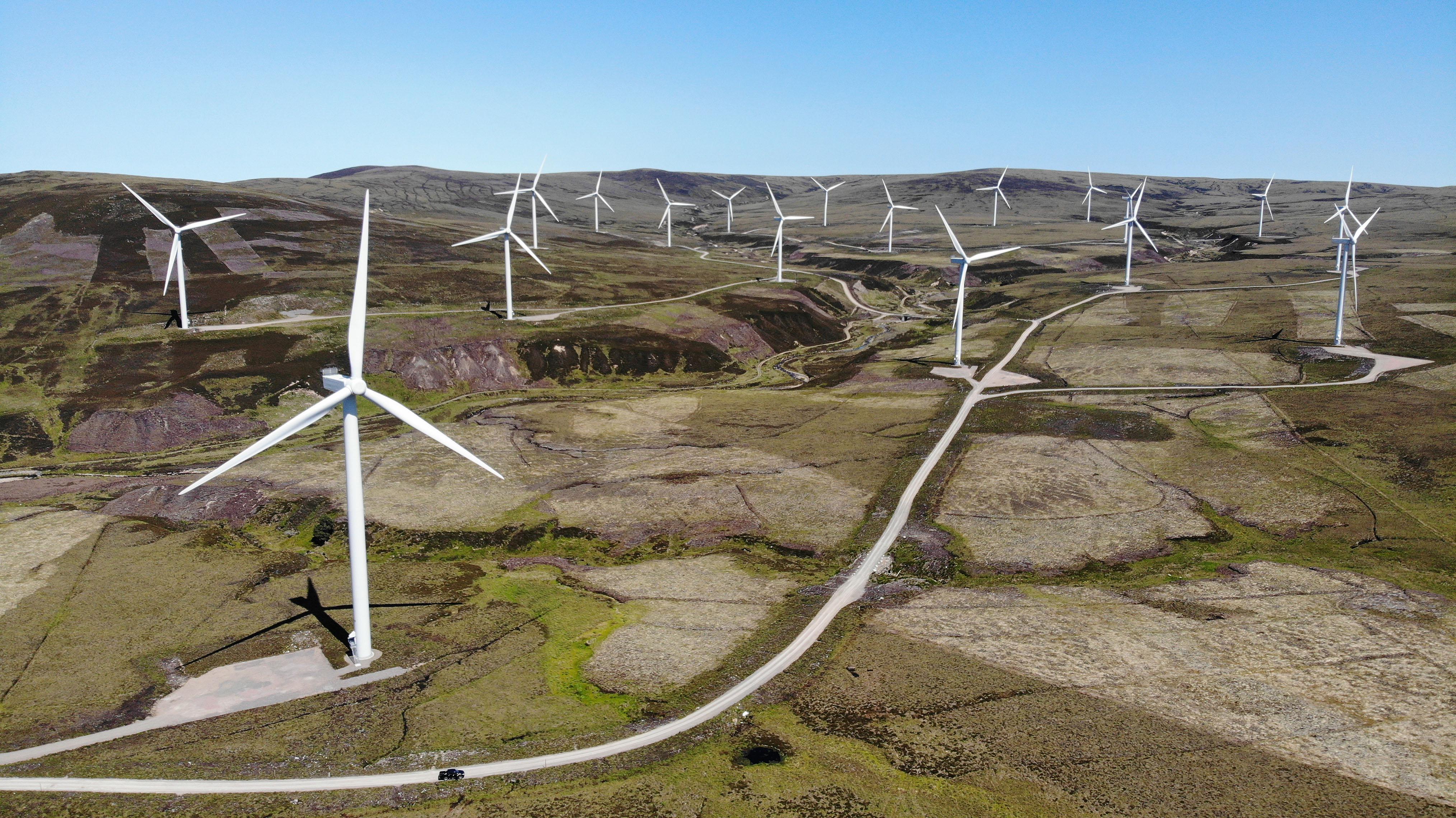 Moy Wind Farm, Scotland [OC] r/drones