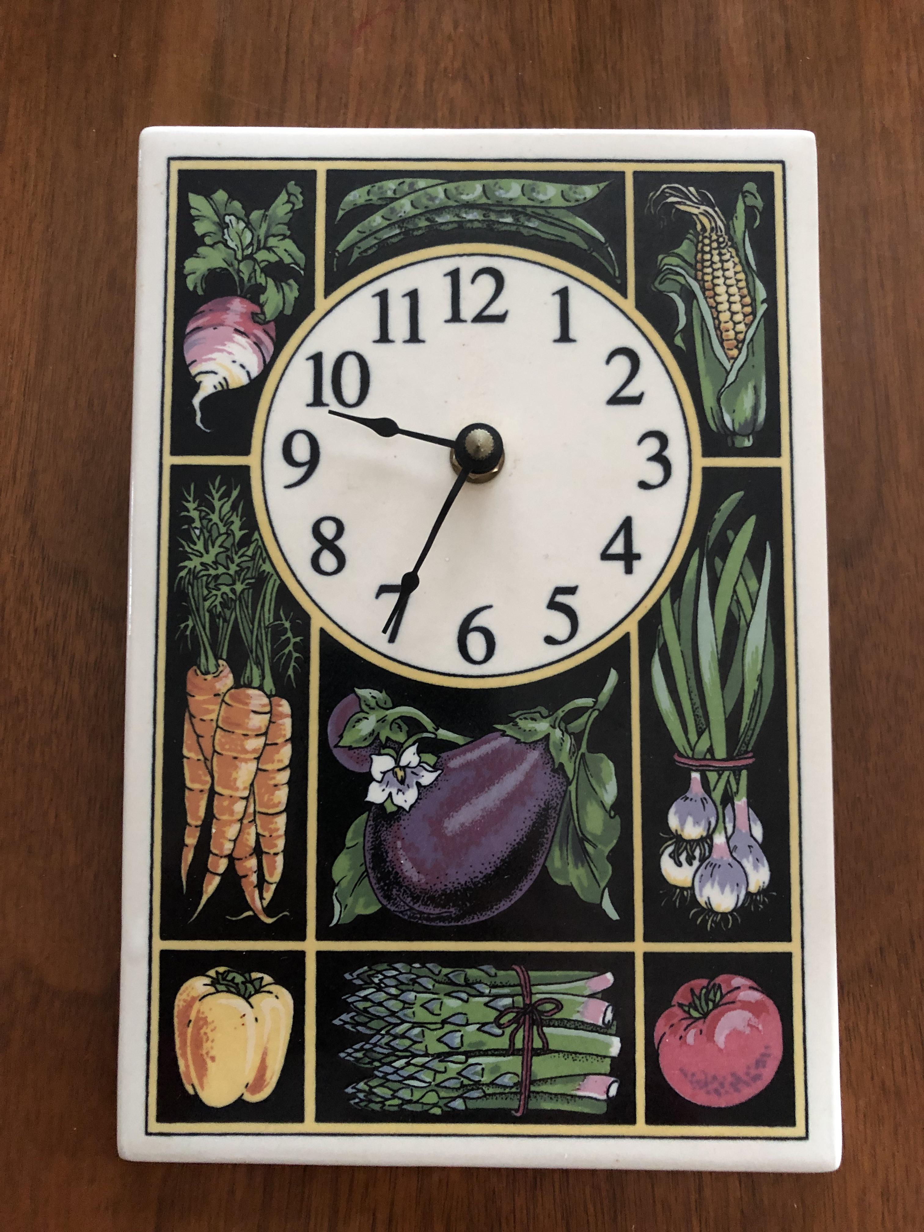 Adorable ceramic vegetable clock. r/cottagecore