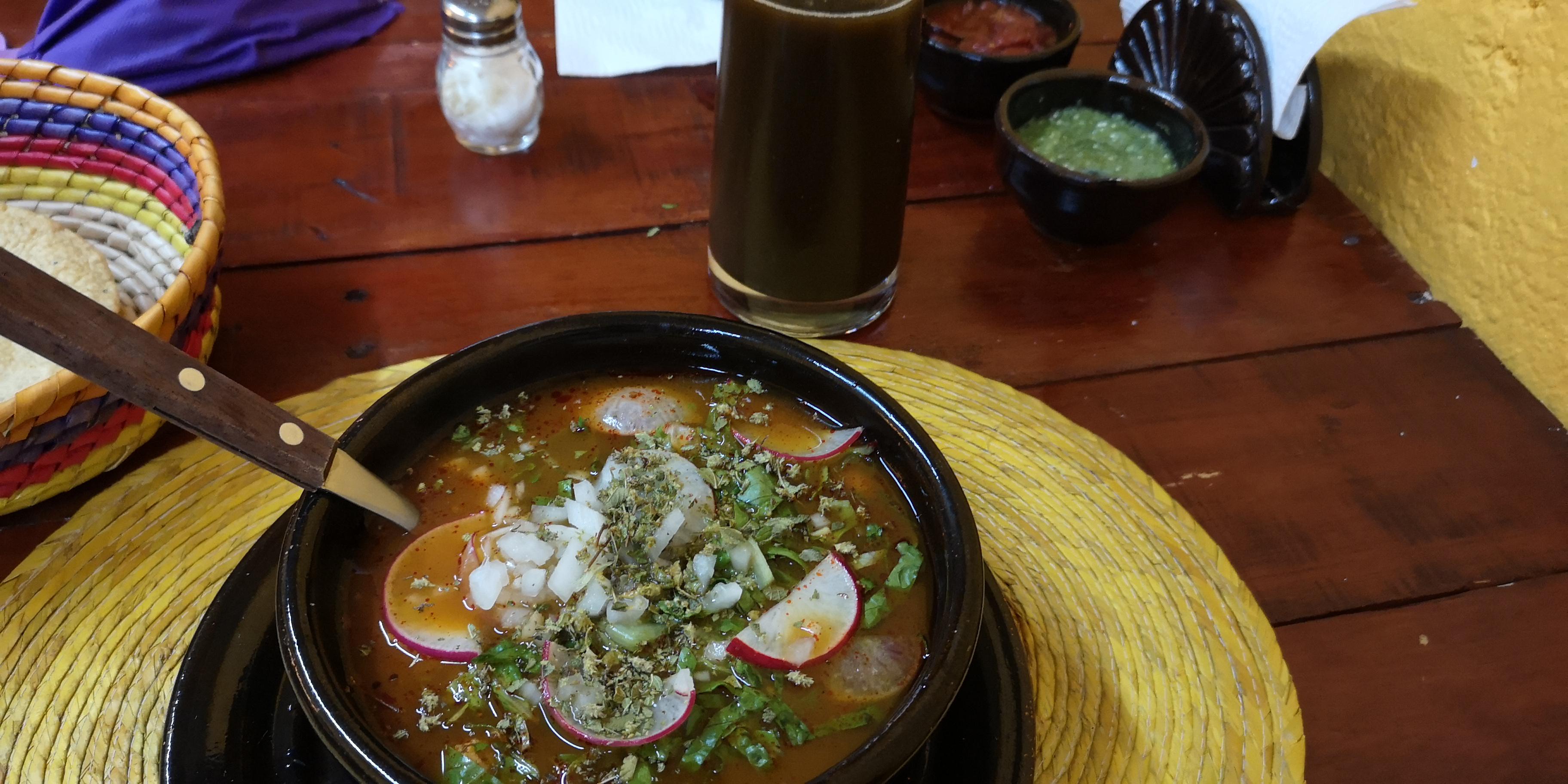 Pozole y agua de Zapote negro pa' cenar mexicanfood