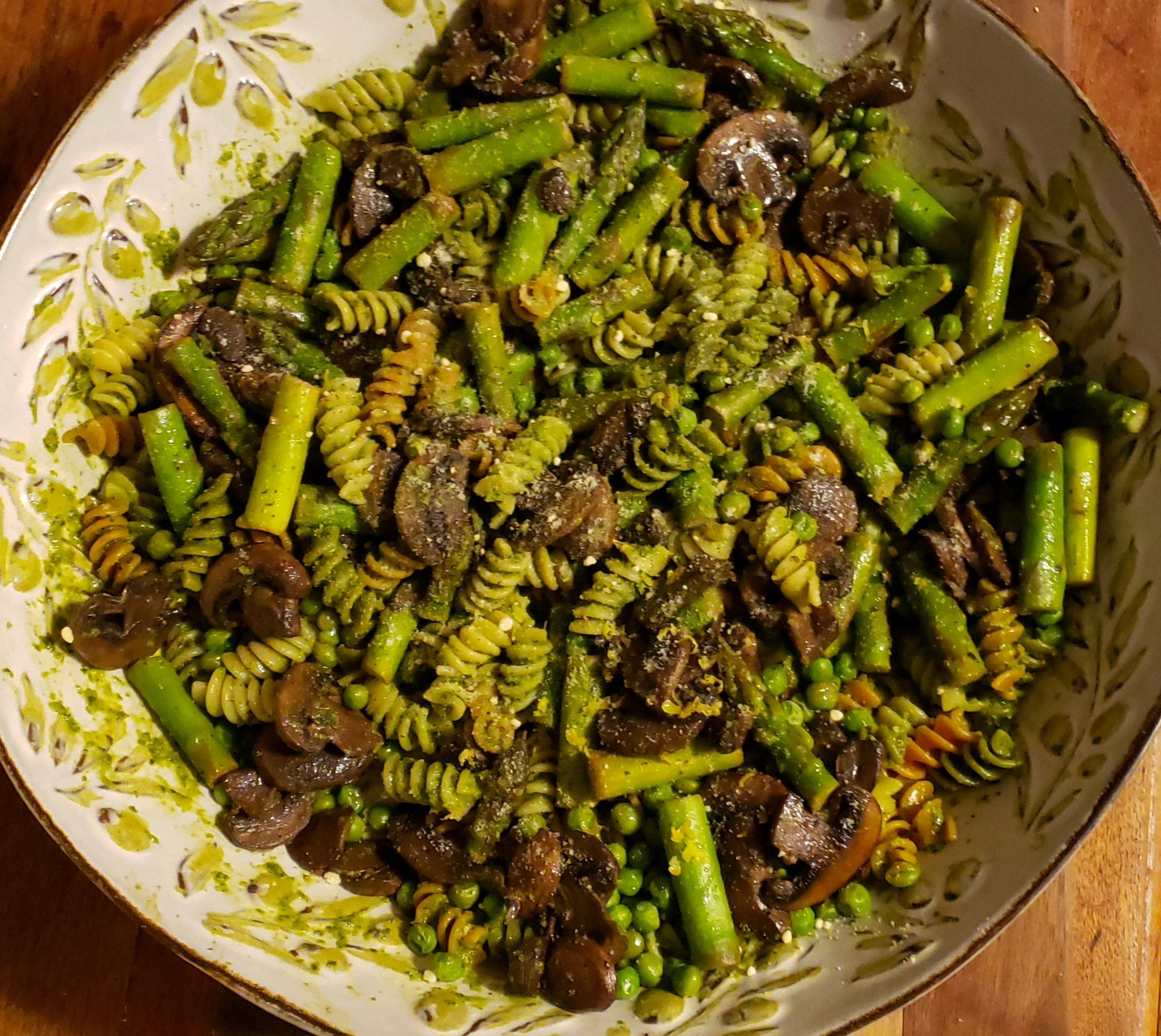 Pesto Rotini with Mushroom, Asparagus, and Peas r/veganrecipes