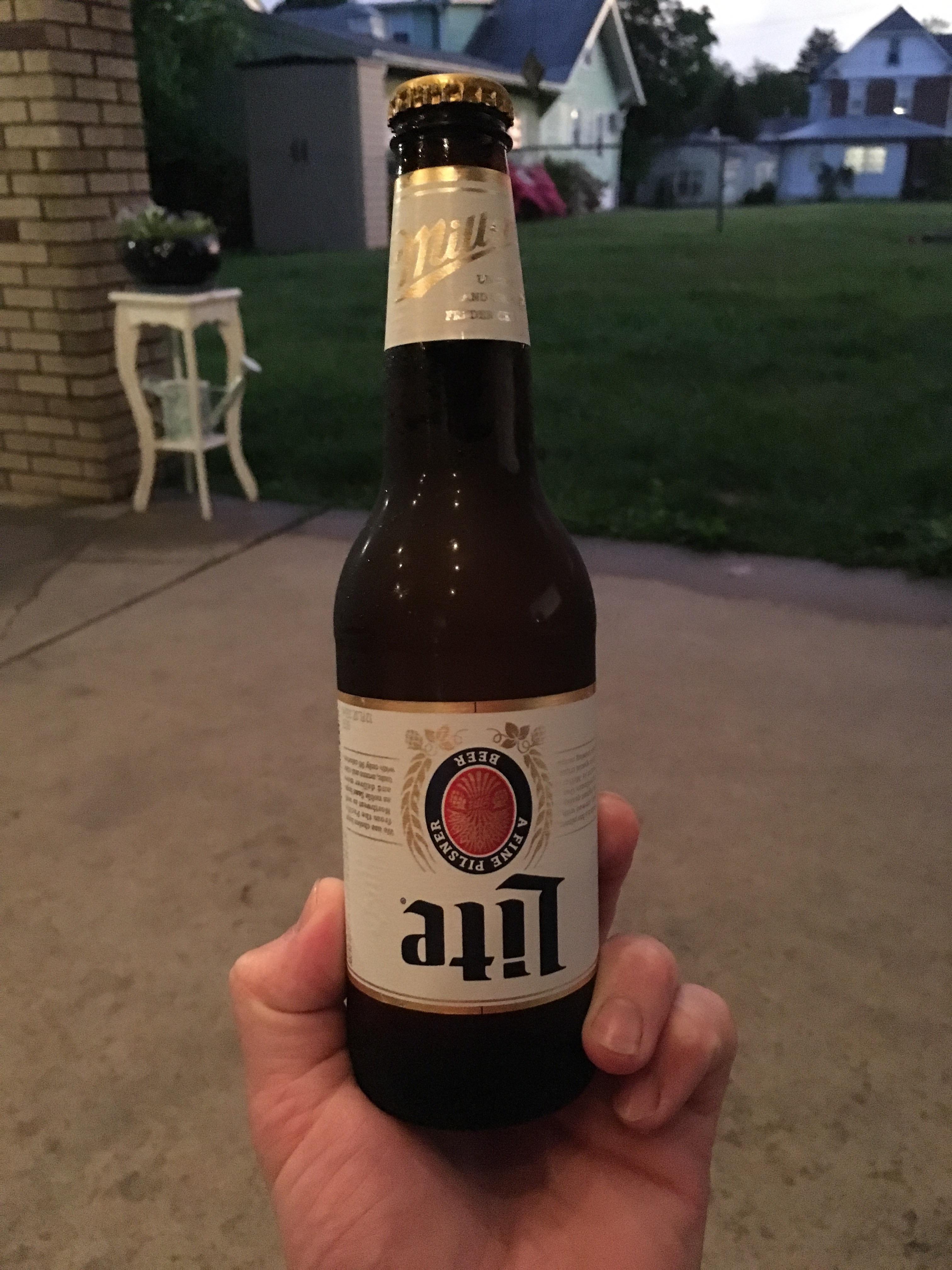 This miller lite label is upside down. r/mildlyinteresting