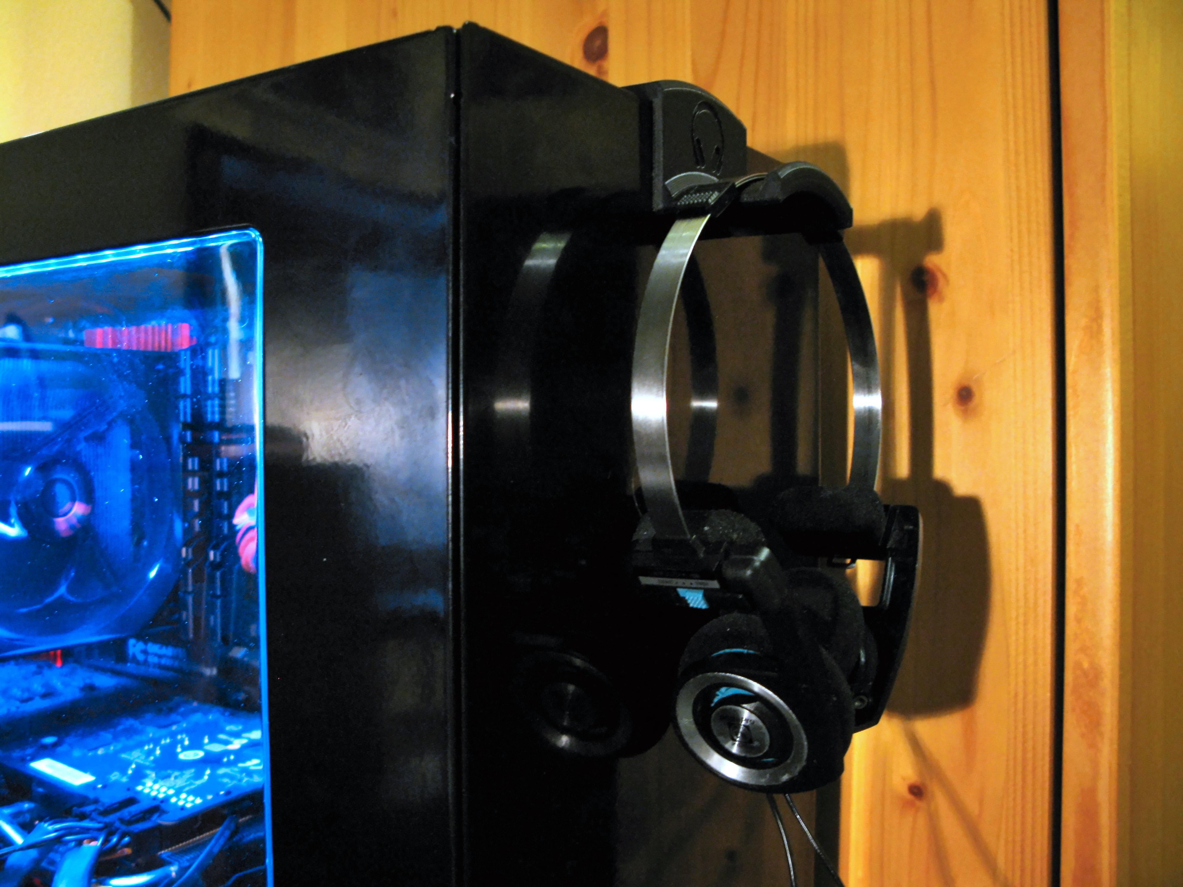 Headphone holder for the front panel of my PC case (NZXT S340) r