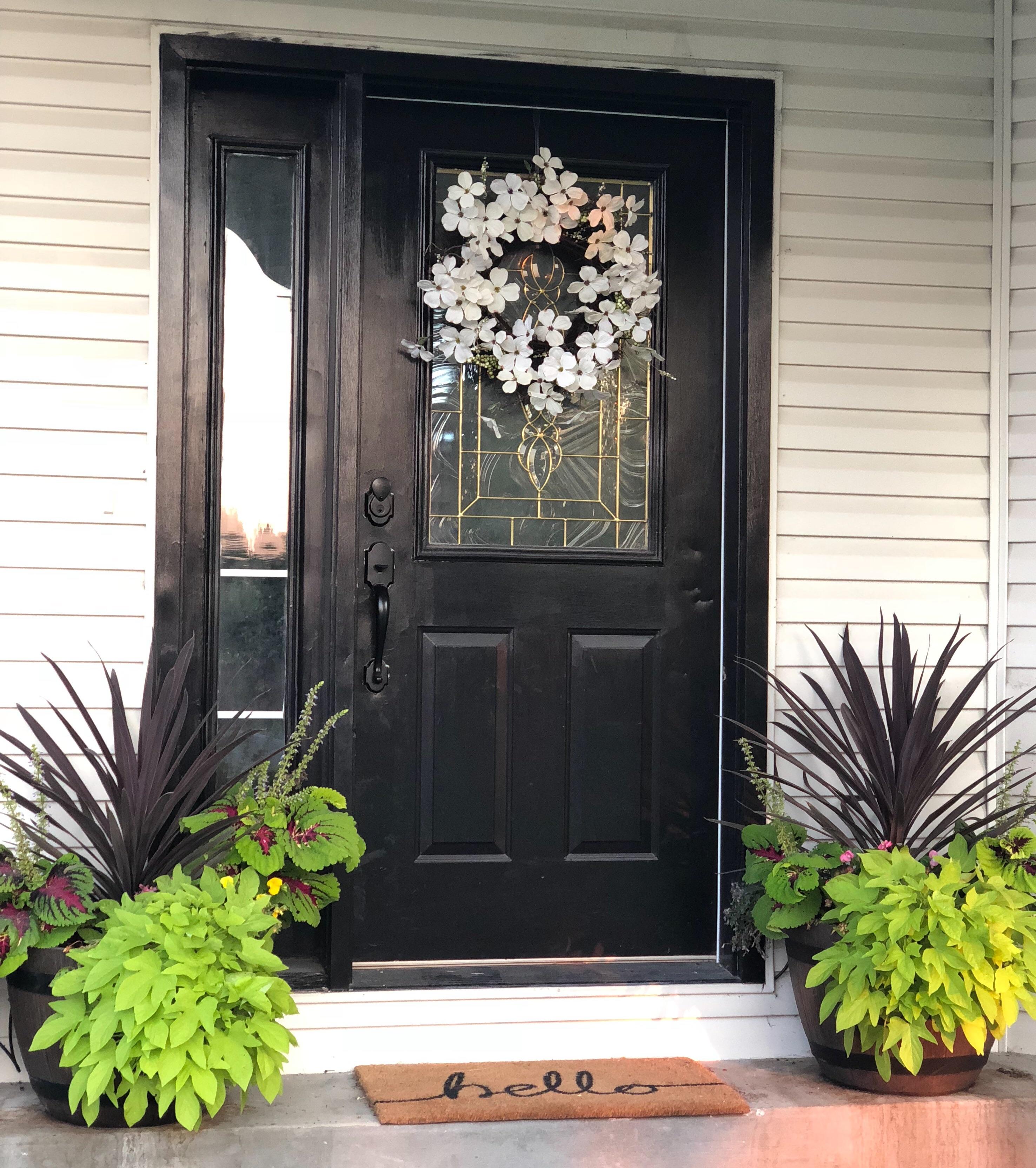 I finally have achieved awesome front porch flower pots. After five