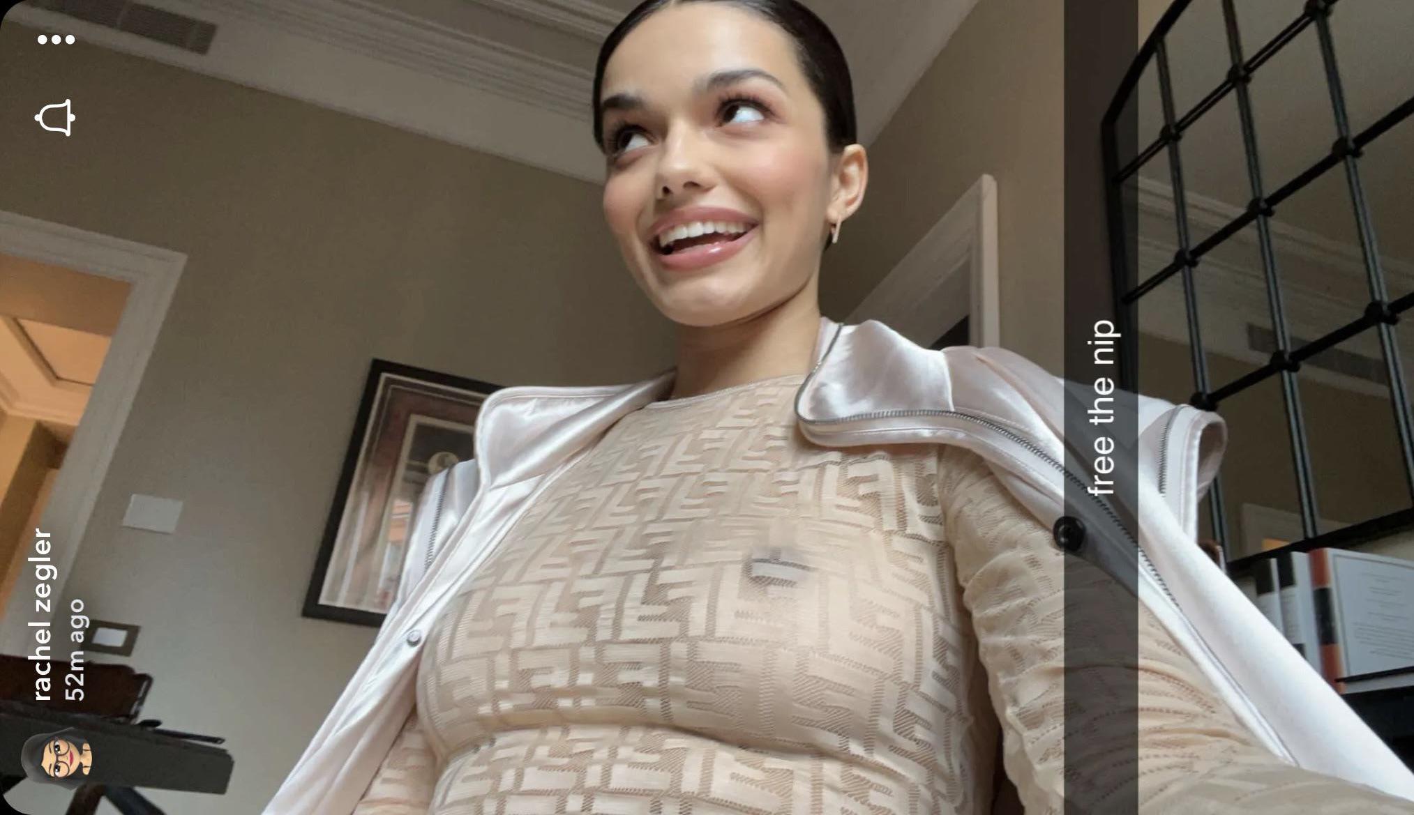 Rachel Zegler : Celebs_Braless