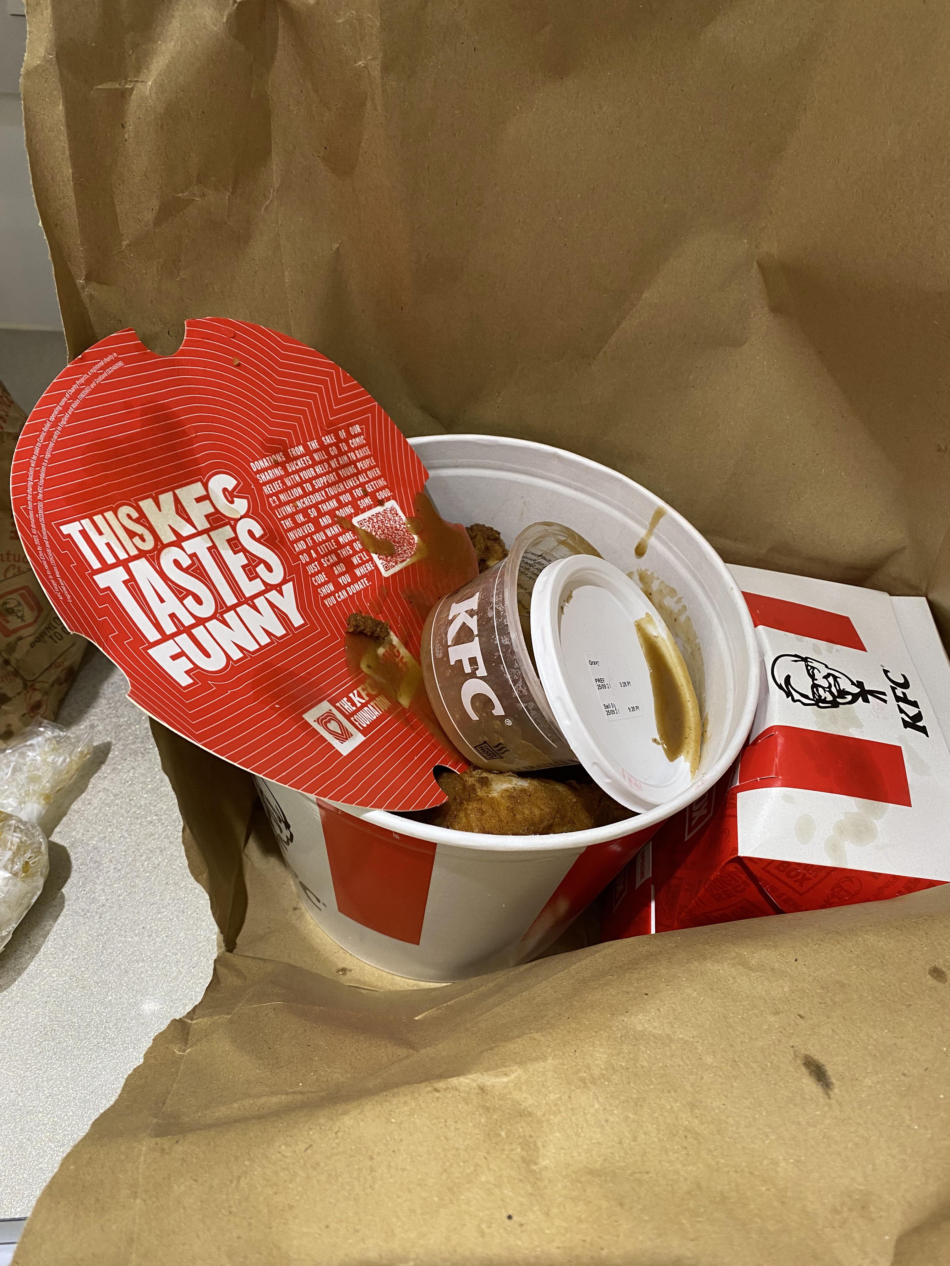 guy to properly put the lid on. r/mildlyinfuriating