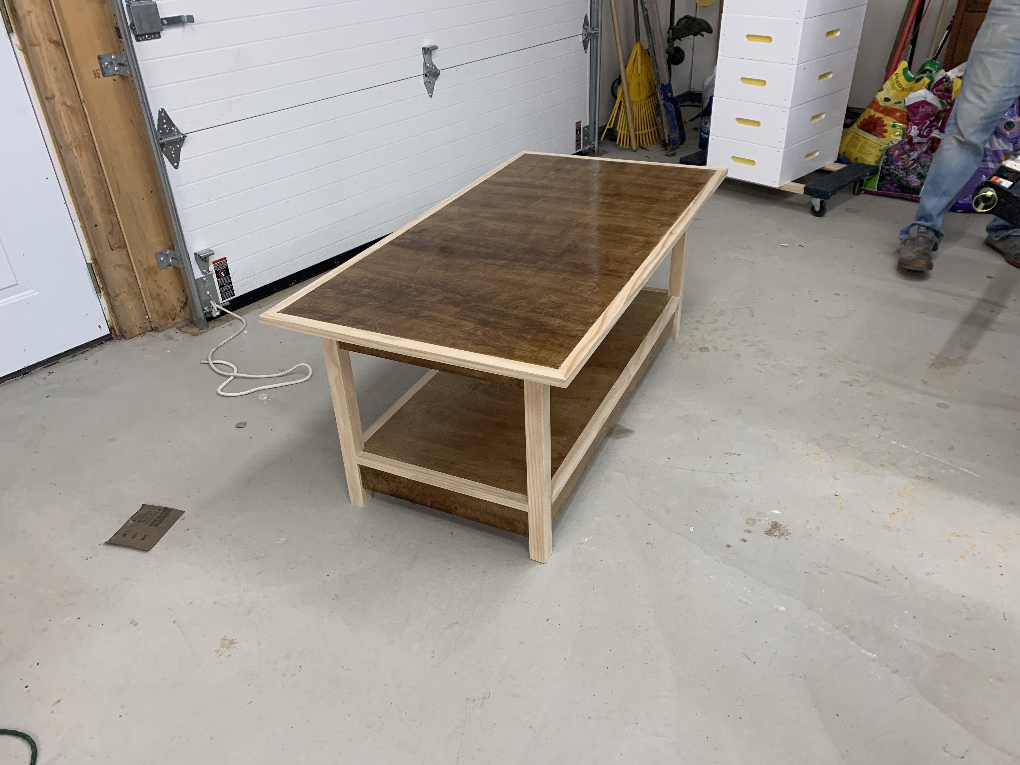 Simple coffee table for my cousin r/woodworking