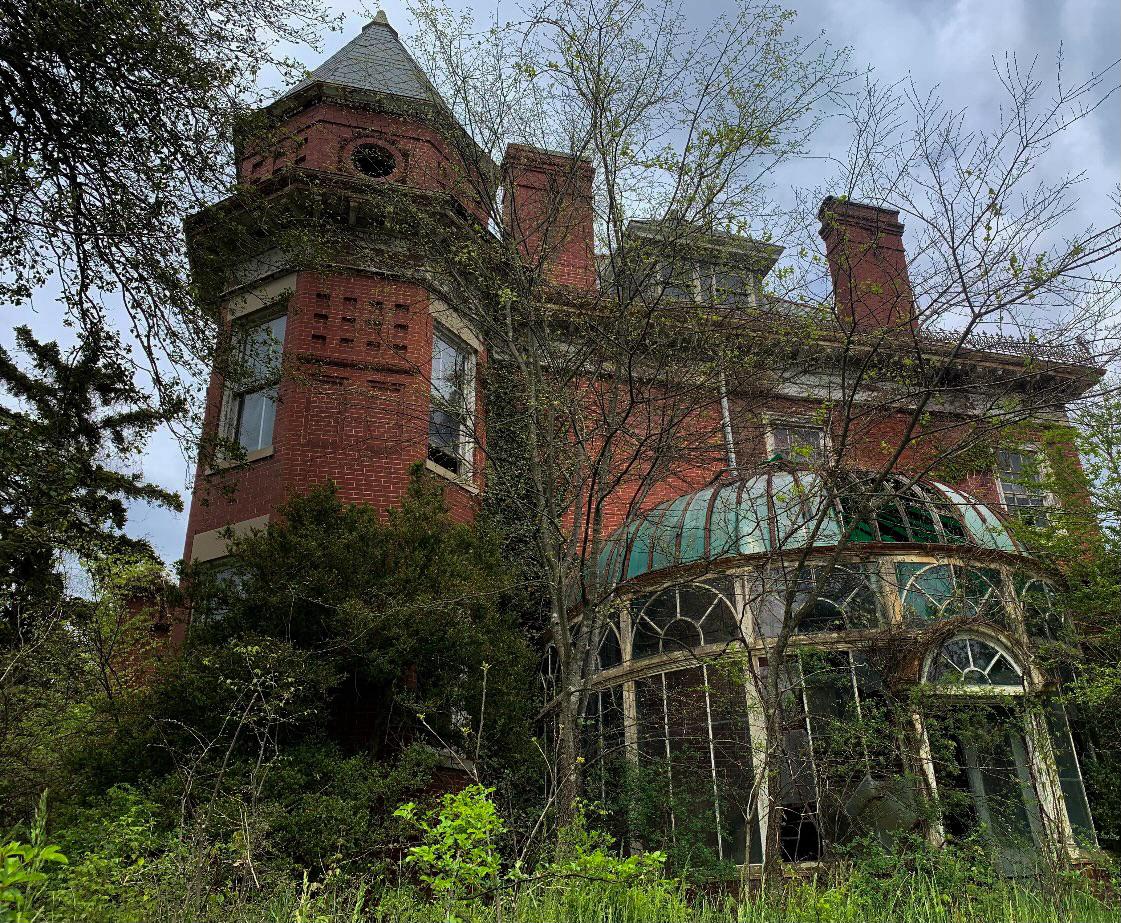 Manor that was once 1000 acres. r/abandoned
