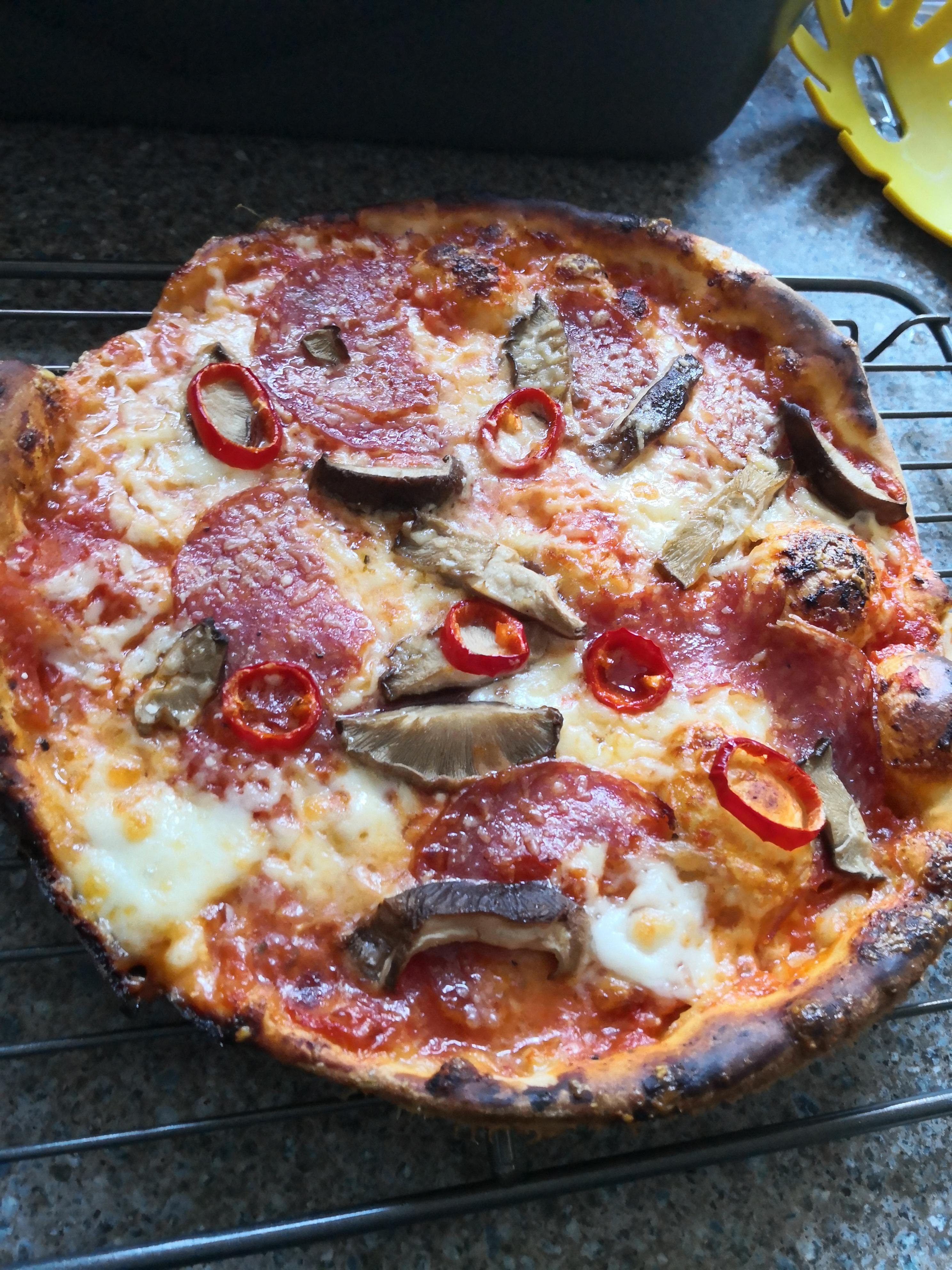 [Homemade] Salami & shiitake mushroom pan pizza r/food