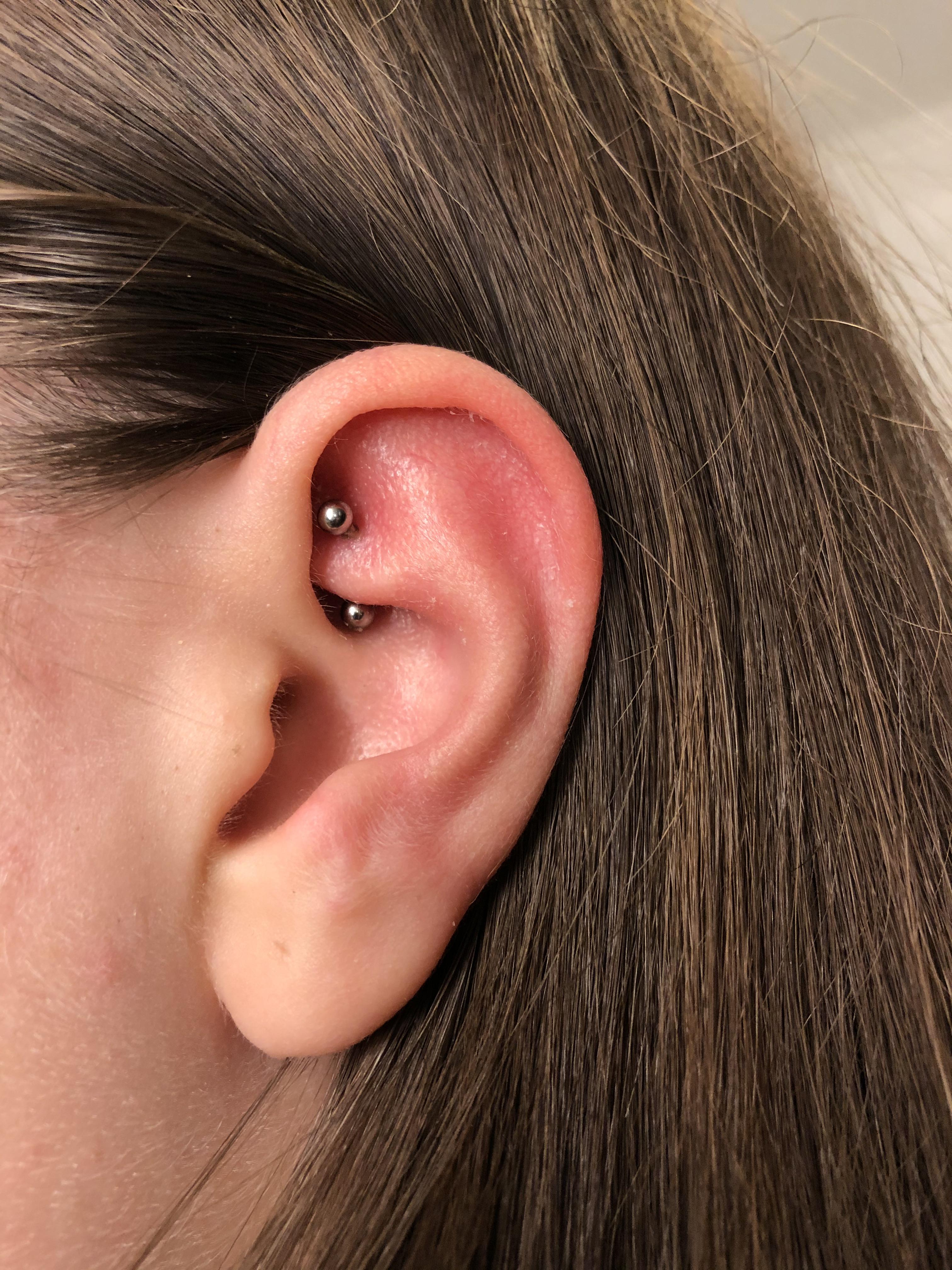 My Rook is swollen for about 6 weeks now (see comments) r/piercing