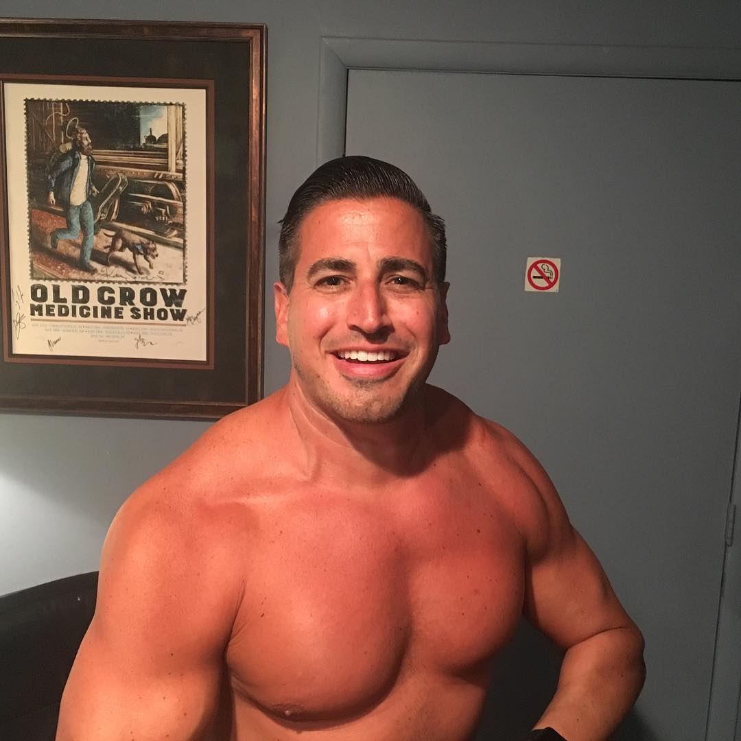Justin Roberts is looking real jacked r/SquaredCircle