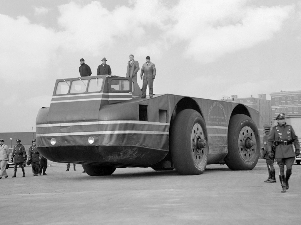 'Penguin 1 Snow Cruiser' in 1939. It was later abandoned in the