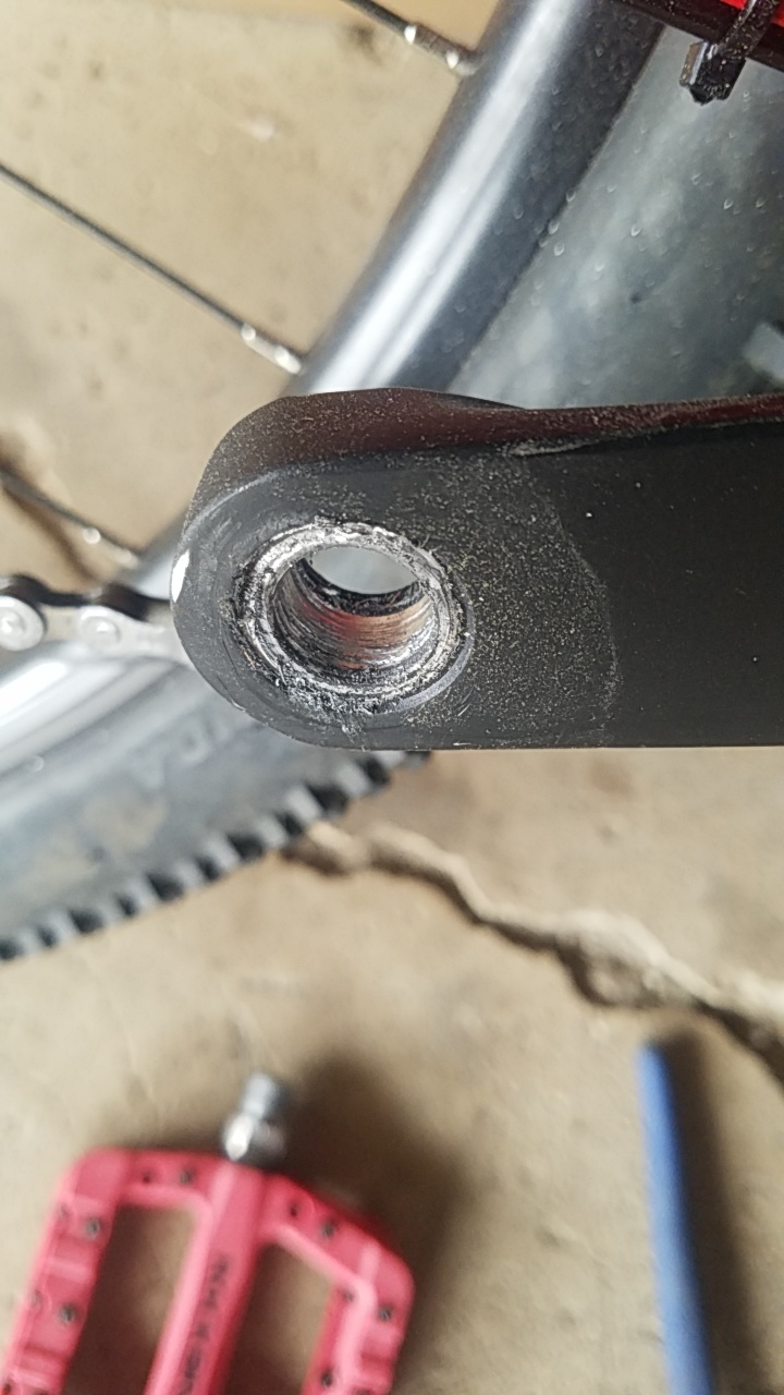 Felt a wobbly right pedal, guessing this crank arm is trash? Shimano