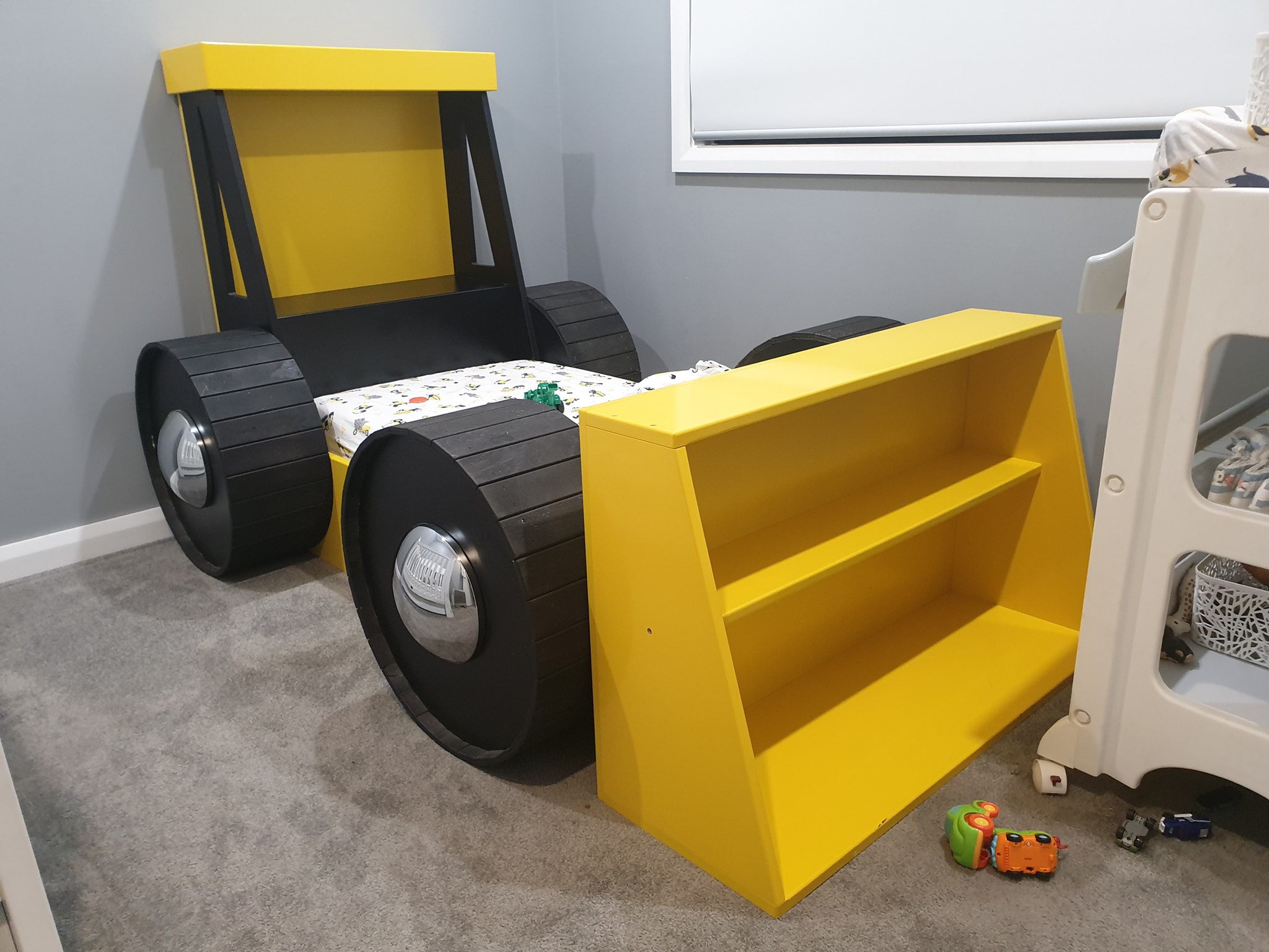 This awesome excavator bed. r/mildlyinteresting