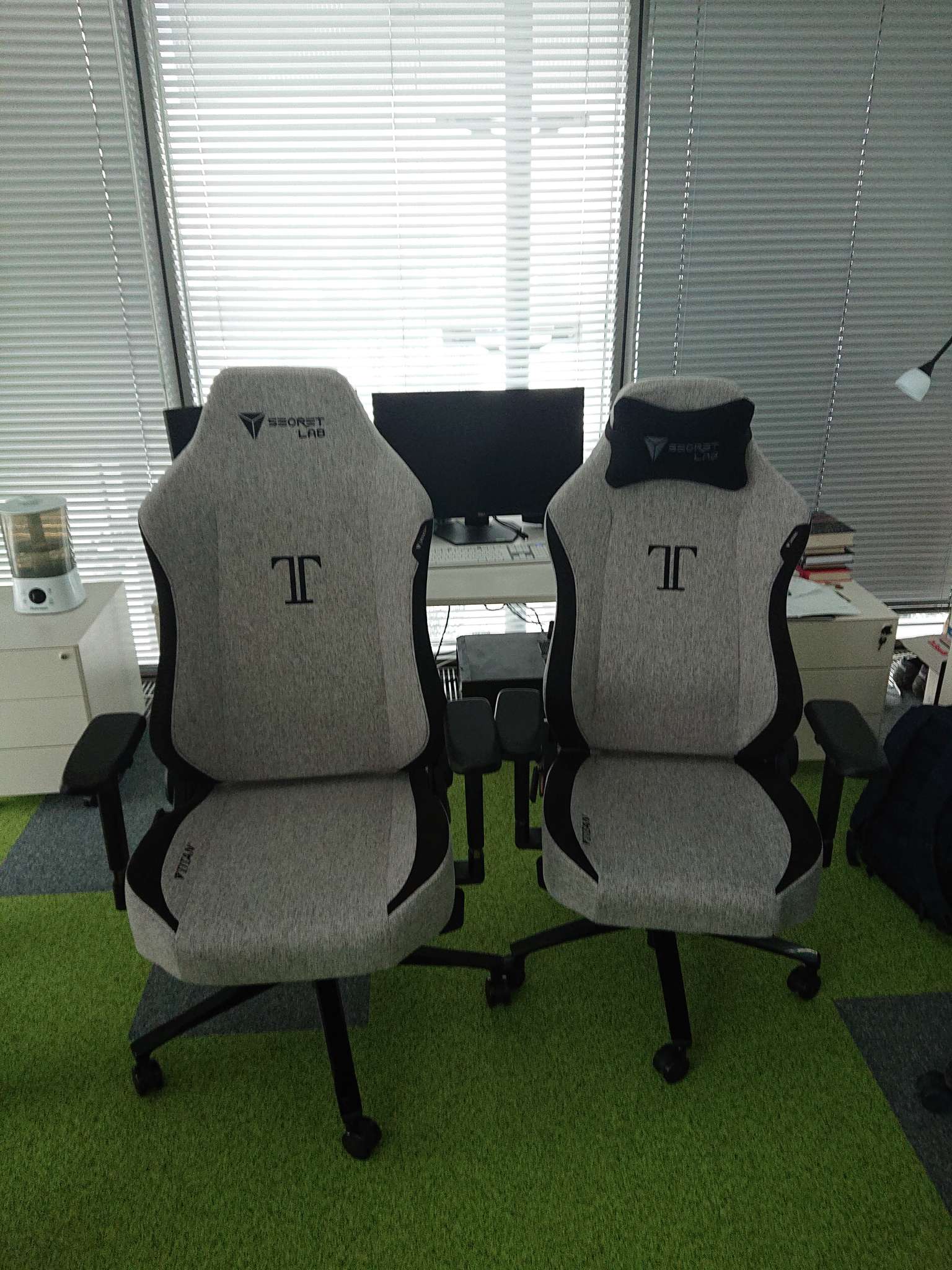 2 days after colleague received his secretlab Titan, I ordered mine