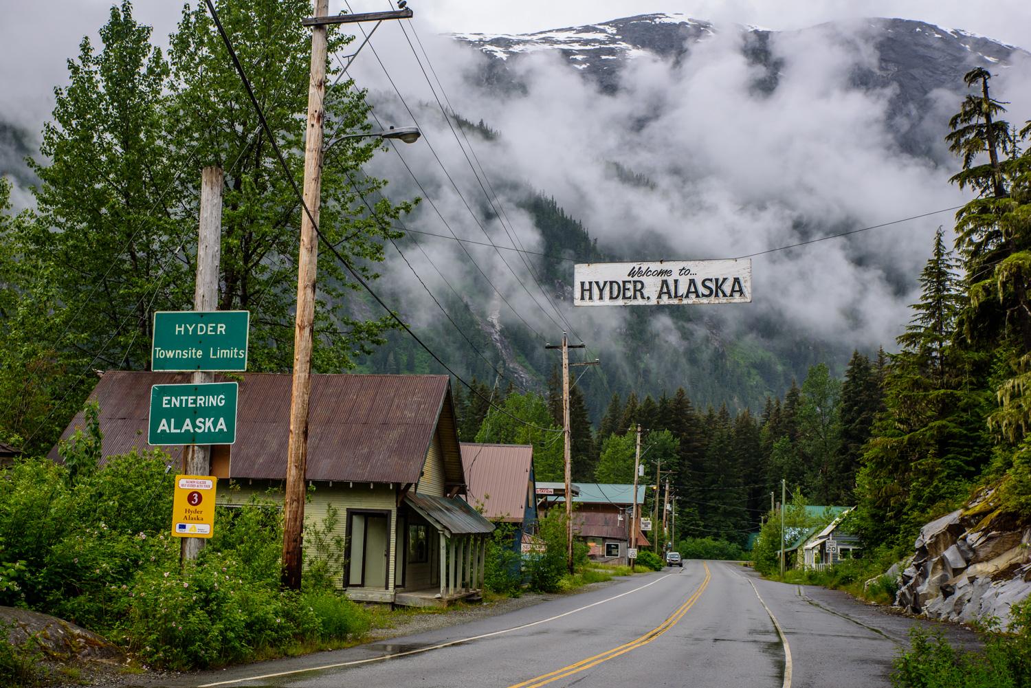 Hyder, Alaska looks pretty cozy r/CozyPlaces