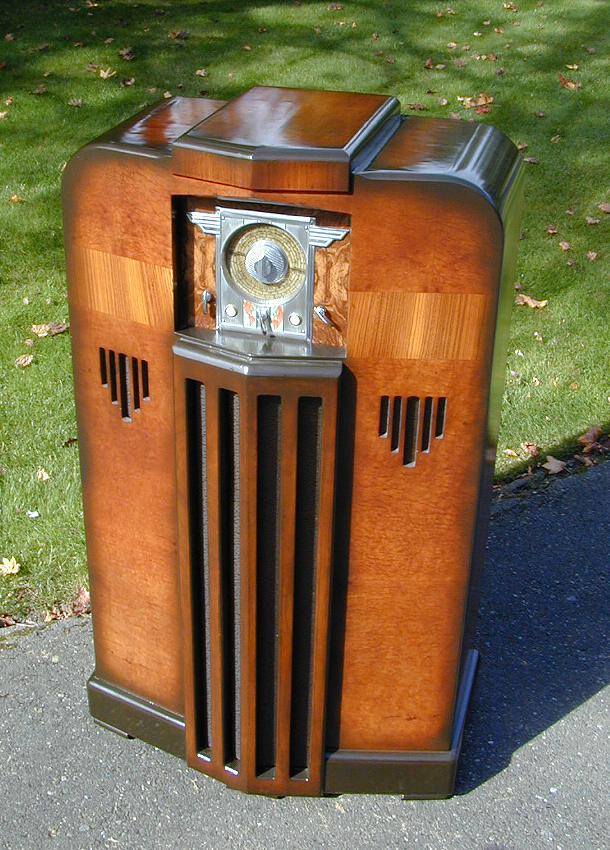 Beautiful art deco radio Midwest model DD18, 1936 r/ArtDeco