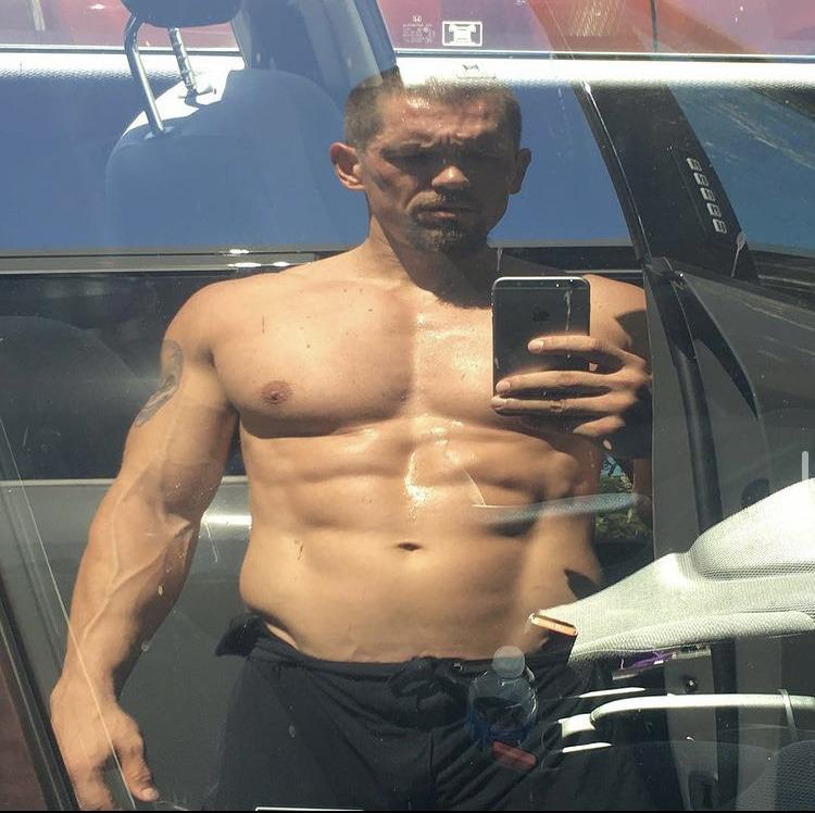 Steve Howey : ShirtlessCelebMen