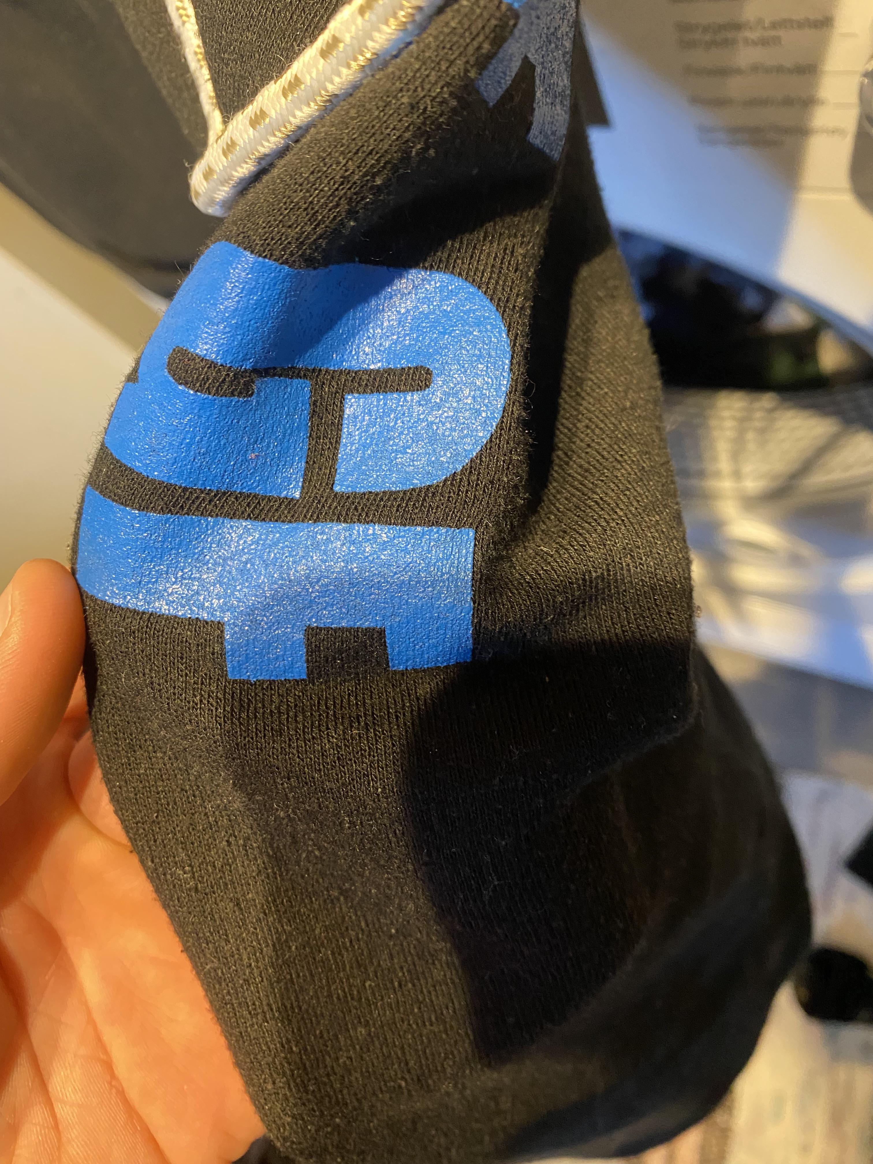 How to remove this print from this hoodie? howto