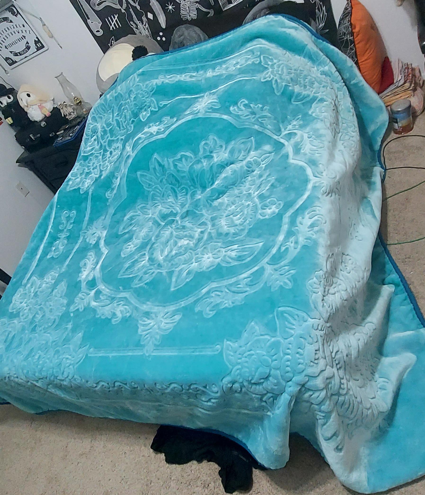 Found this beautiful king sized blanket!! Perfect to add to my blanket