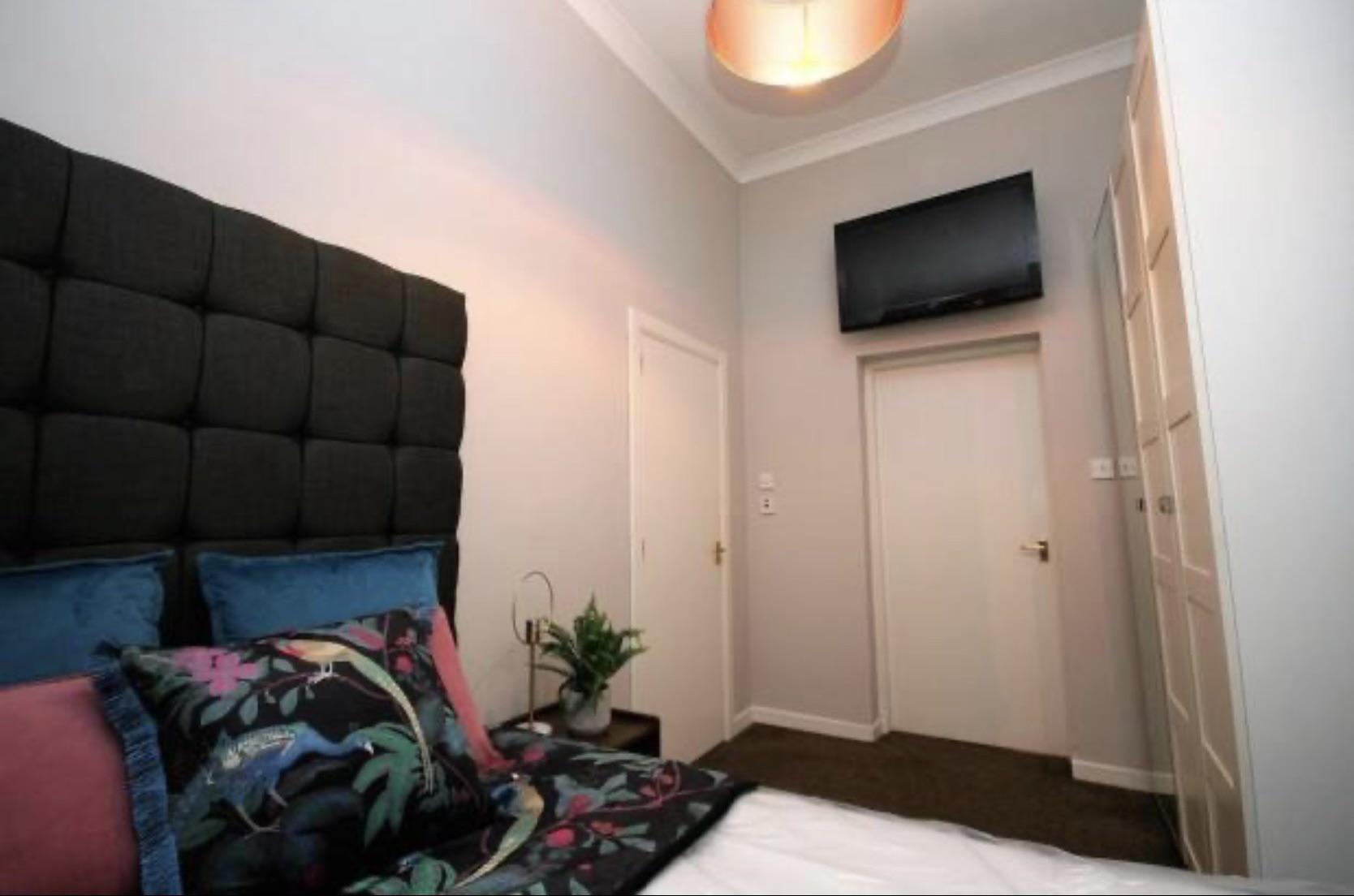 Found this whilst apartment hunting r/TVTooHigh