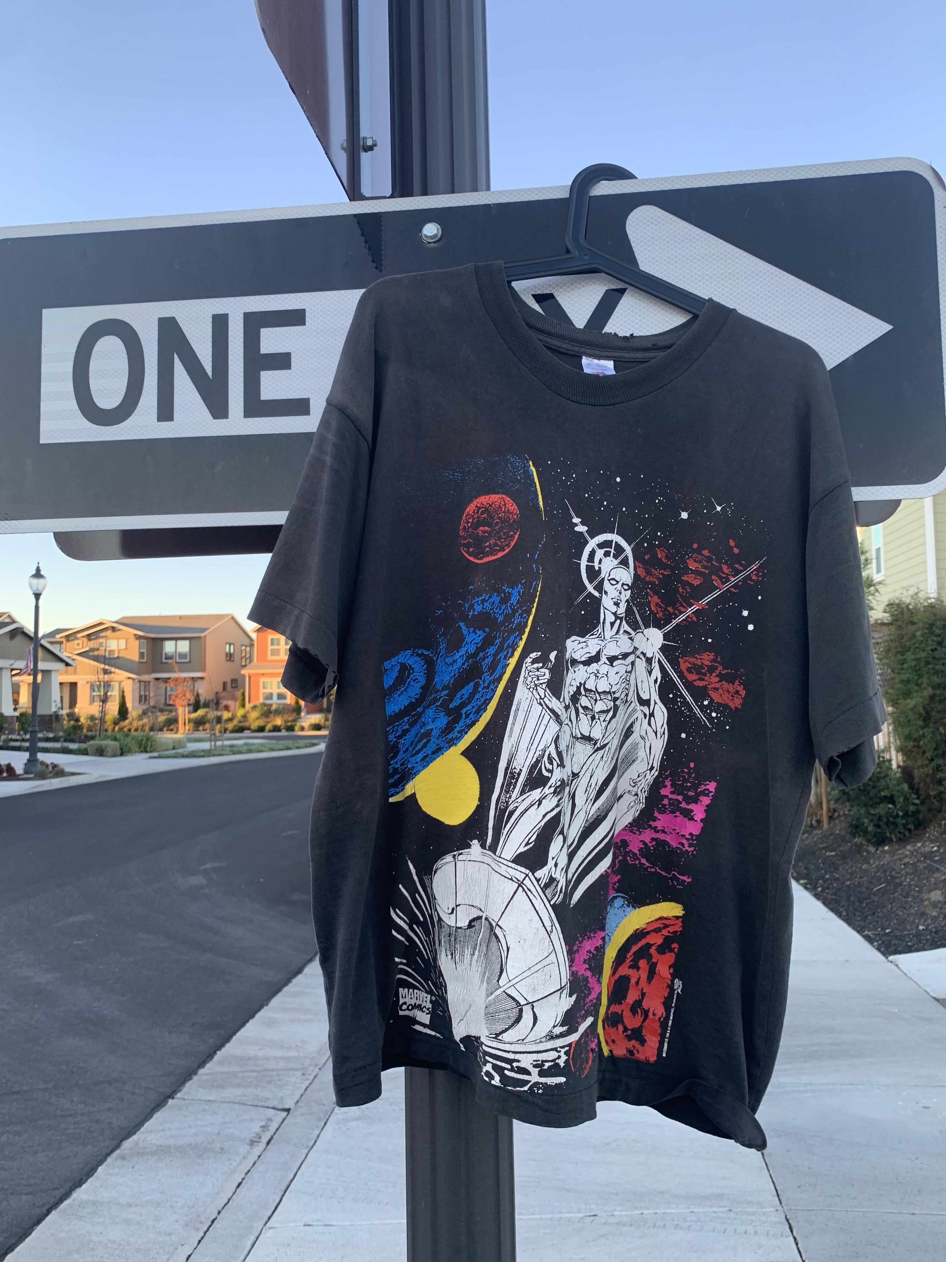 Vintage Marvel clothing! Looking for Vintage Marvel Shirts in MXL from